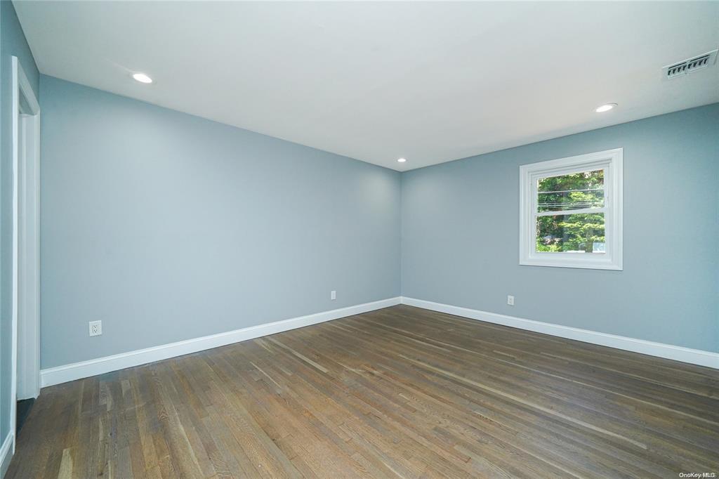 Single Family Knoll  Suffolk County, NY 11778, MLS-893355-11