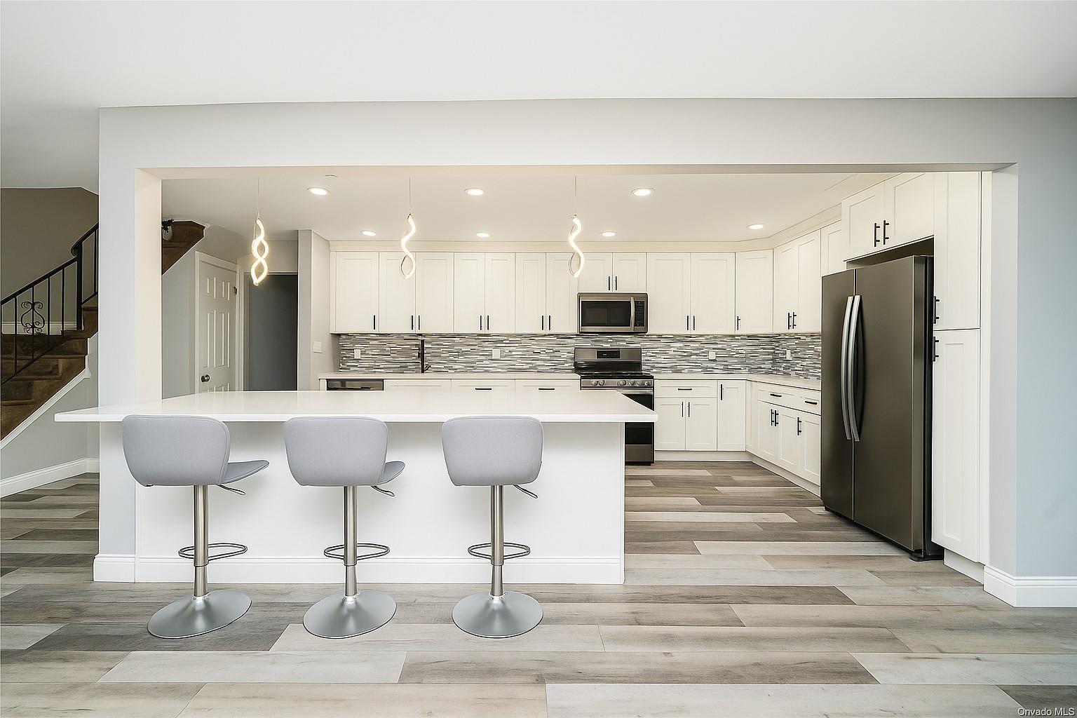 Single Family Knoll  Suffolk County, NY 11778, MLS-893355-3