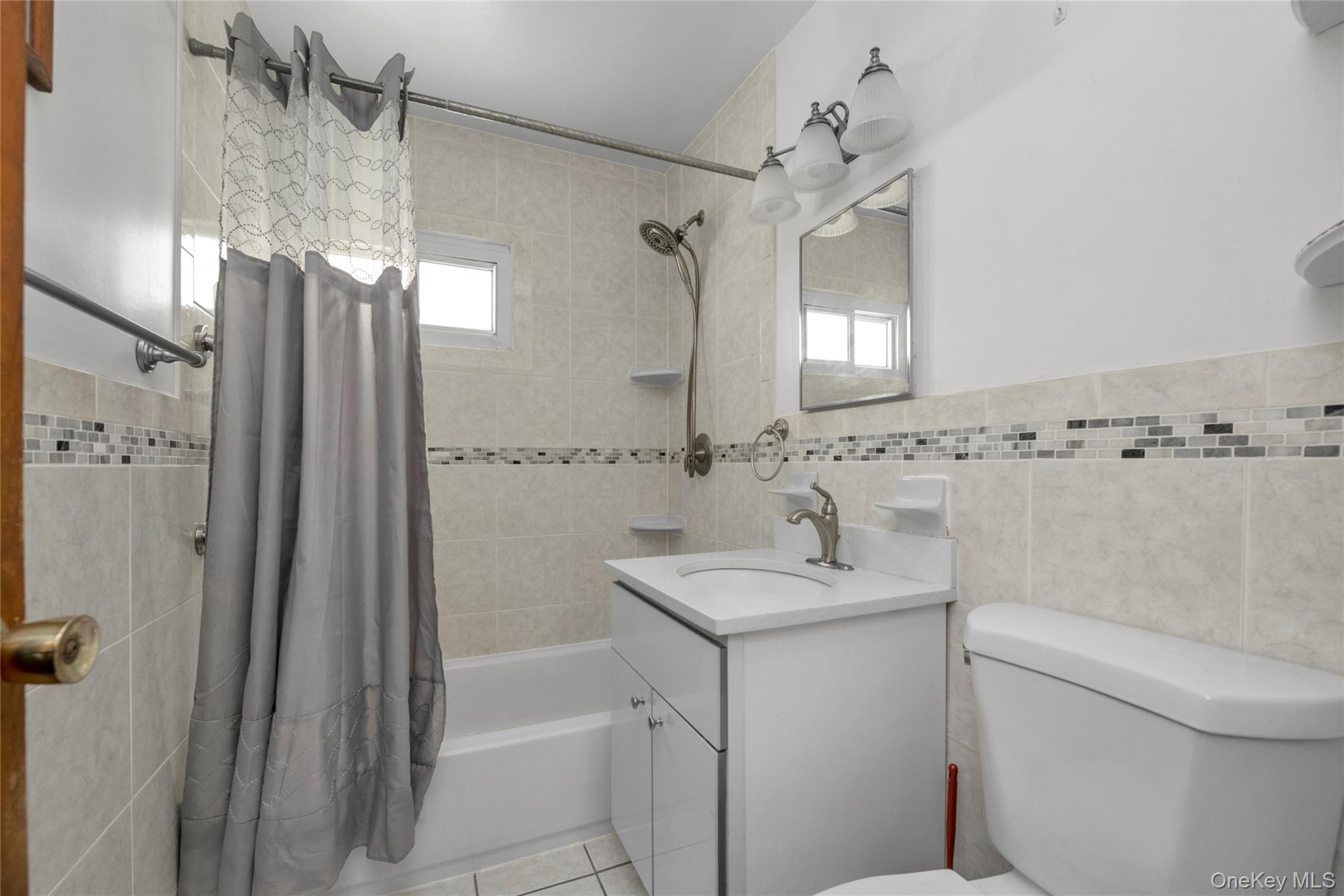 Single Family Heath Nassau County, NY 11550, MLS-893402-10