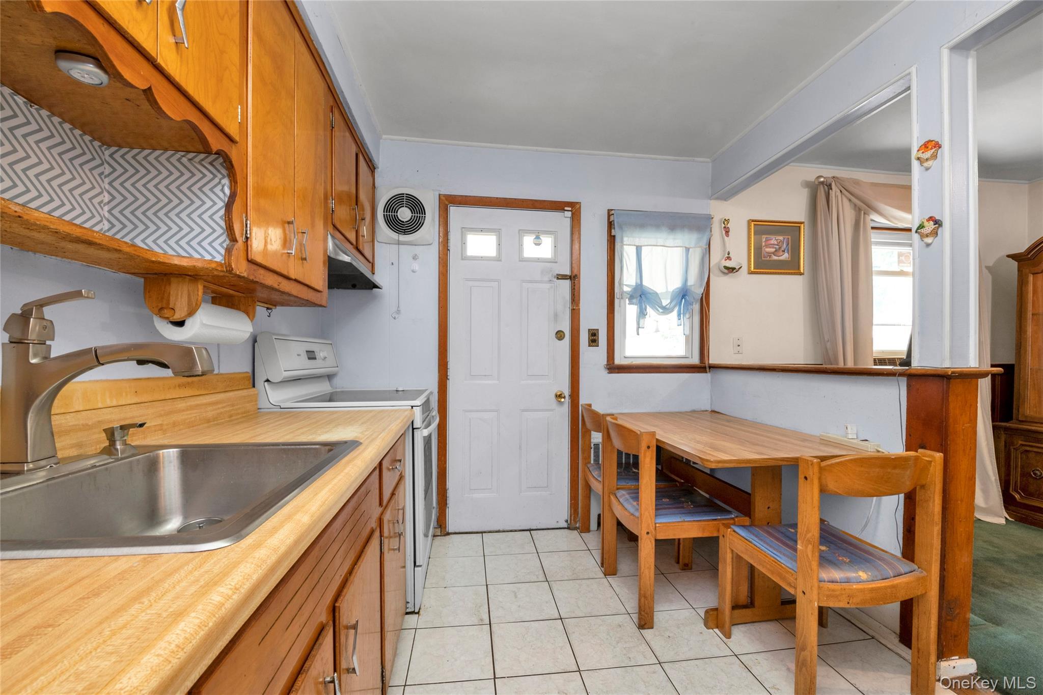 Single Family Heath Nassau County, NY 11550, MLS-893402-7