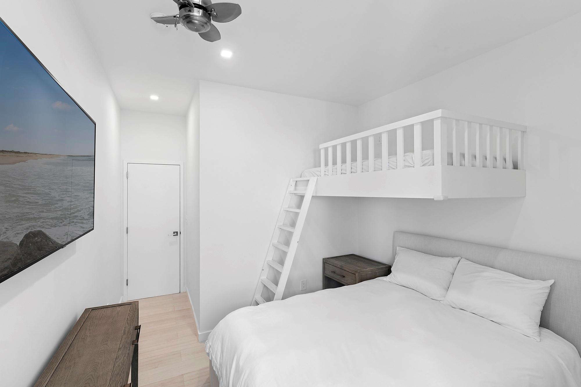 Condo Dune  Suffolk County, NY 11978, MLS-893570-12