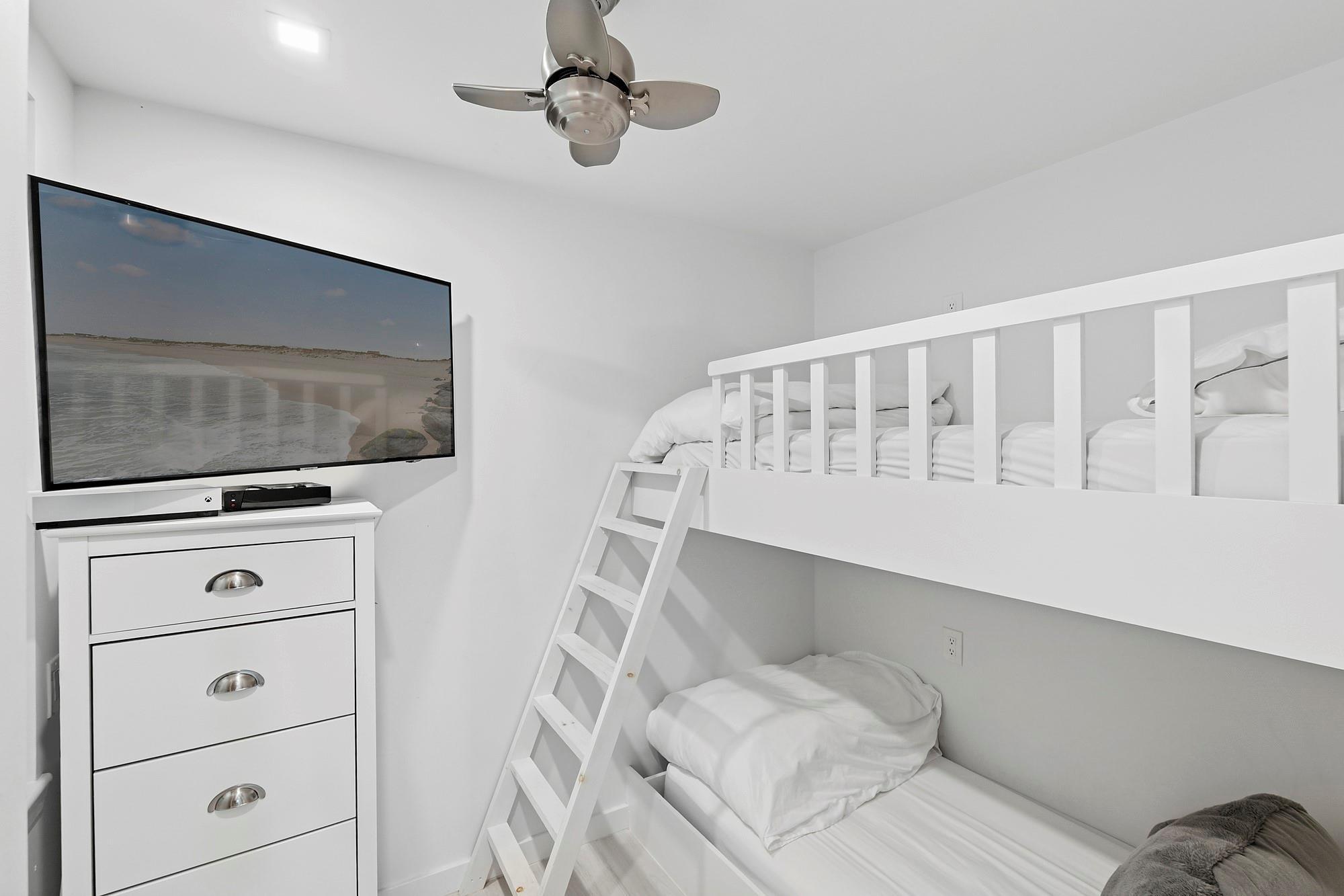 Condo Dune  Suffolk County, NY 11978, MLS-893570-13