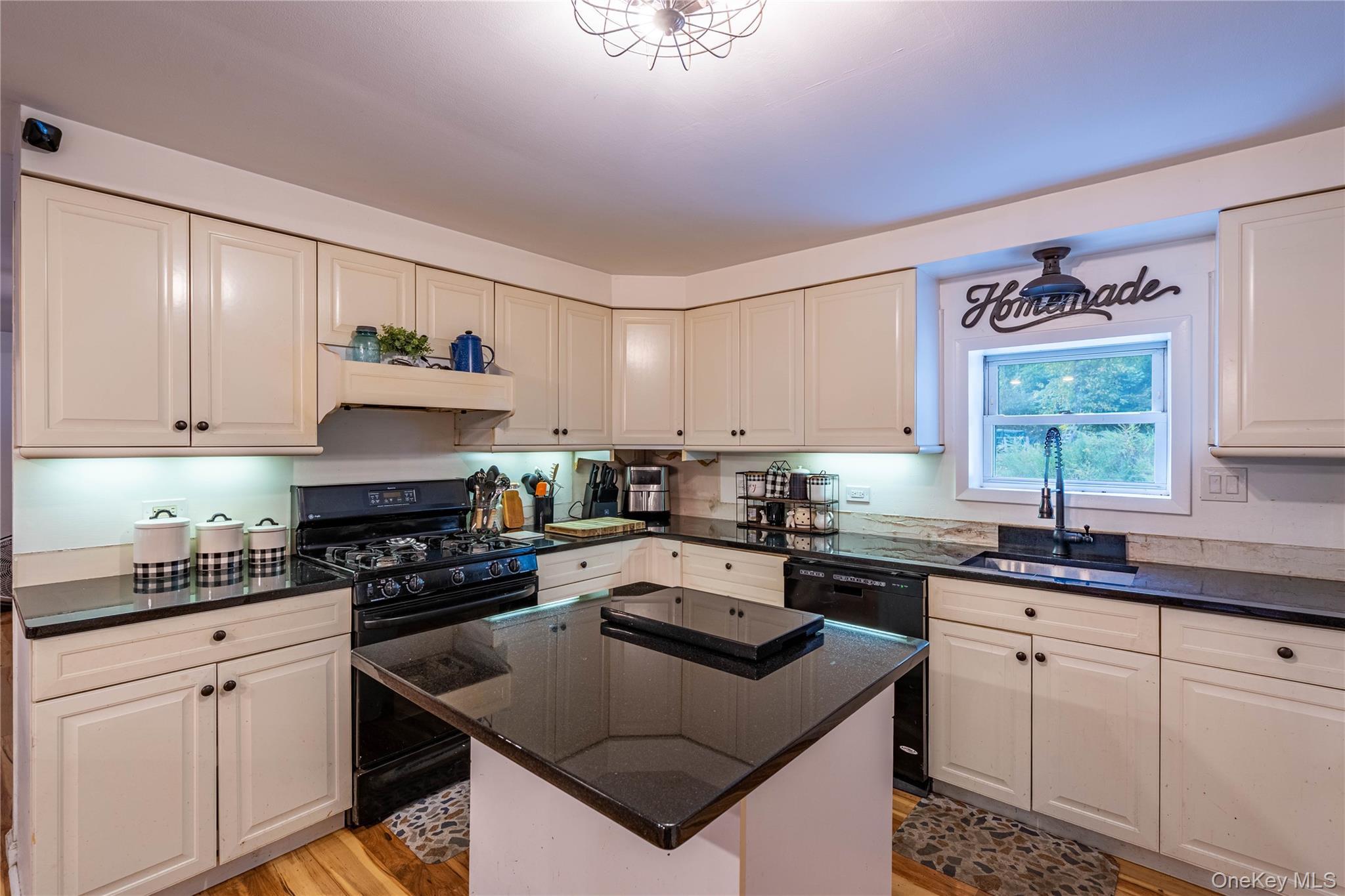 Single Family Edwards Ulster County, NY 12547, MLS-893591-4