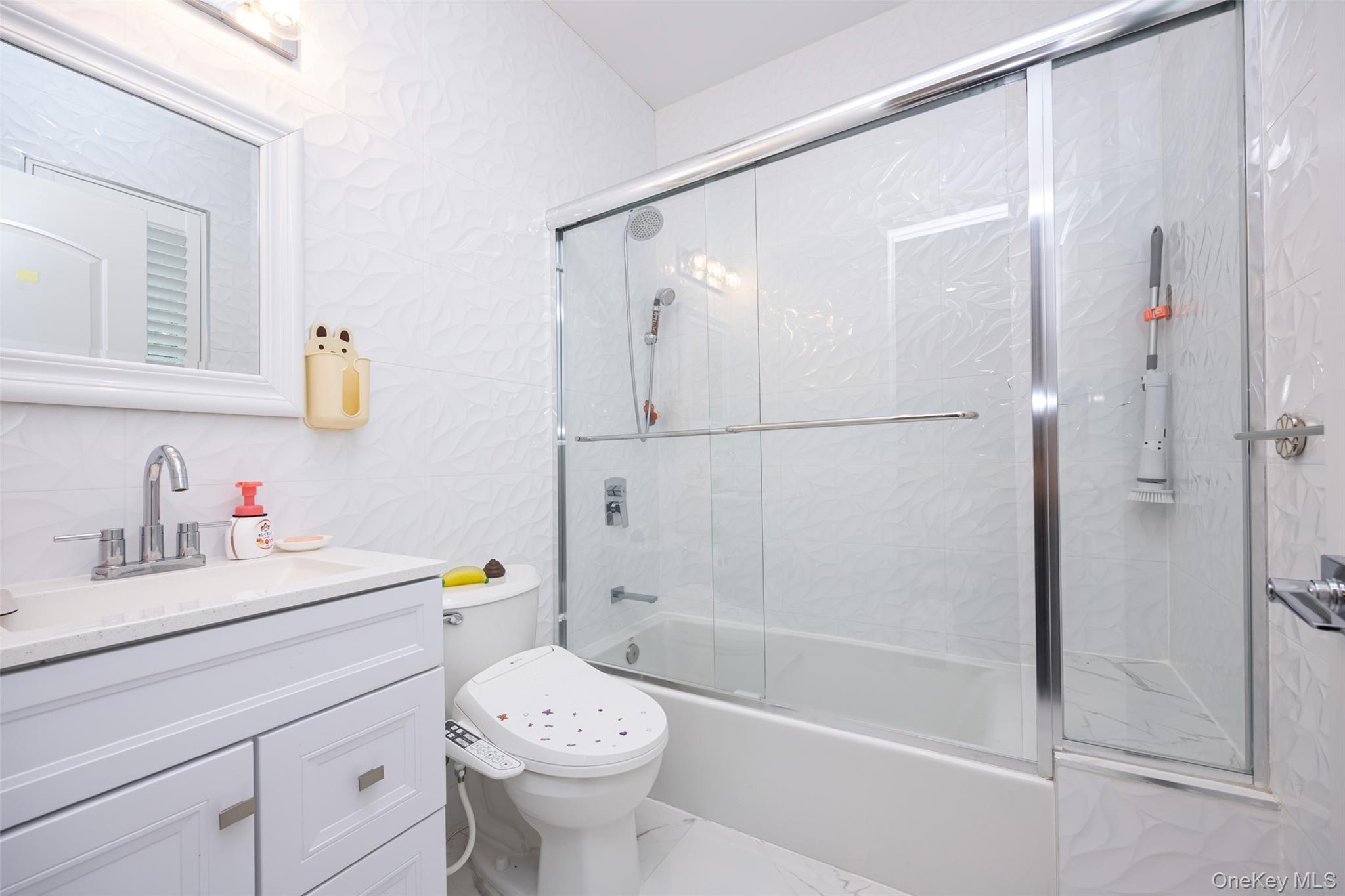 Single Family Baker Hill Nassau County, NY 11023, MLS-893616-22