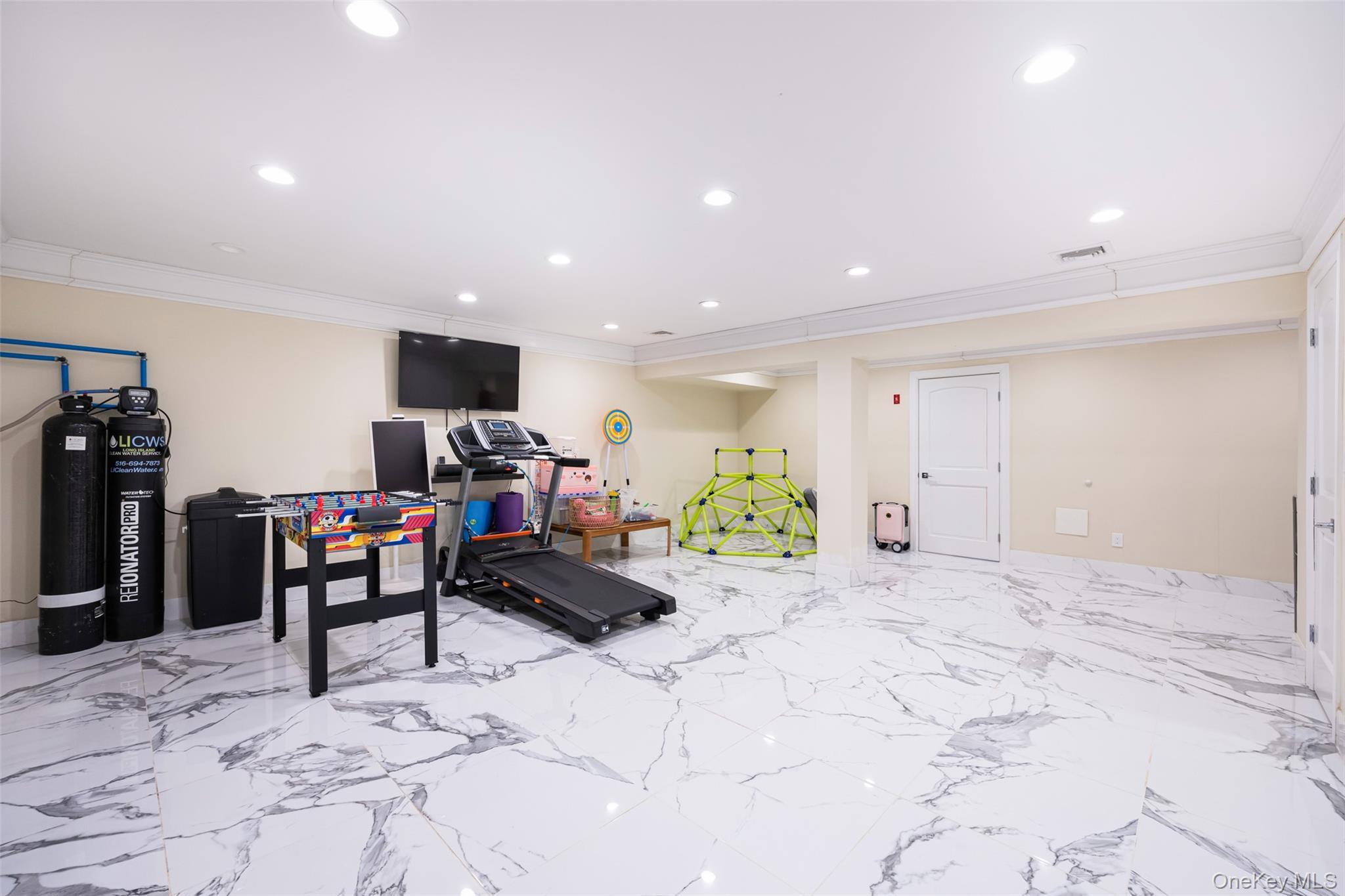 Single Family Baker Hill Nassau County, NY 11023, MLS-893616-25