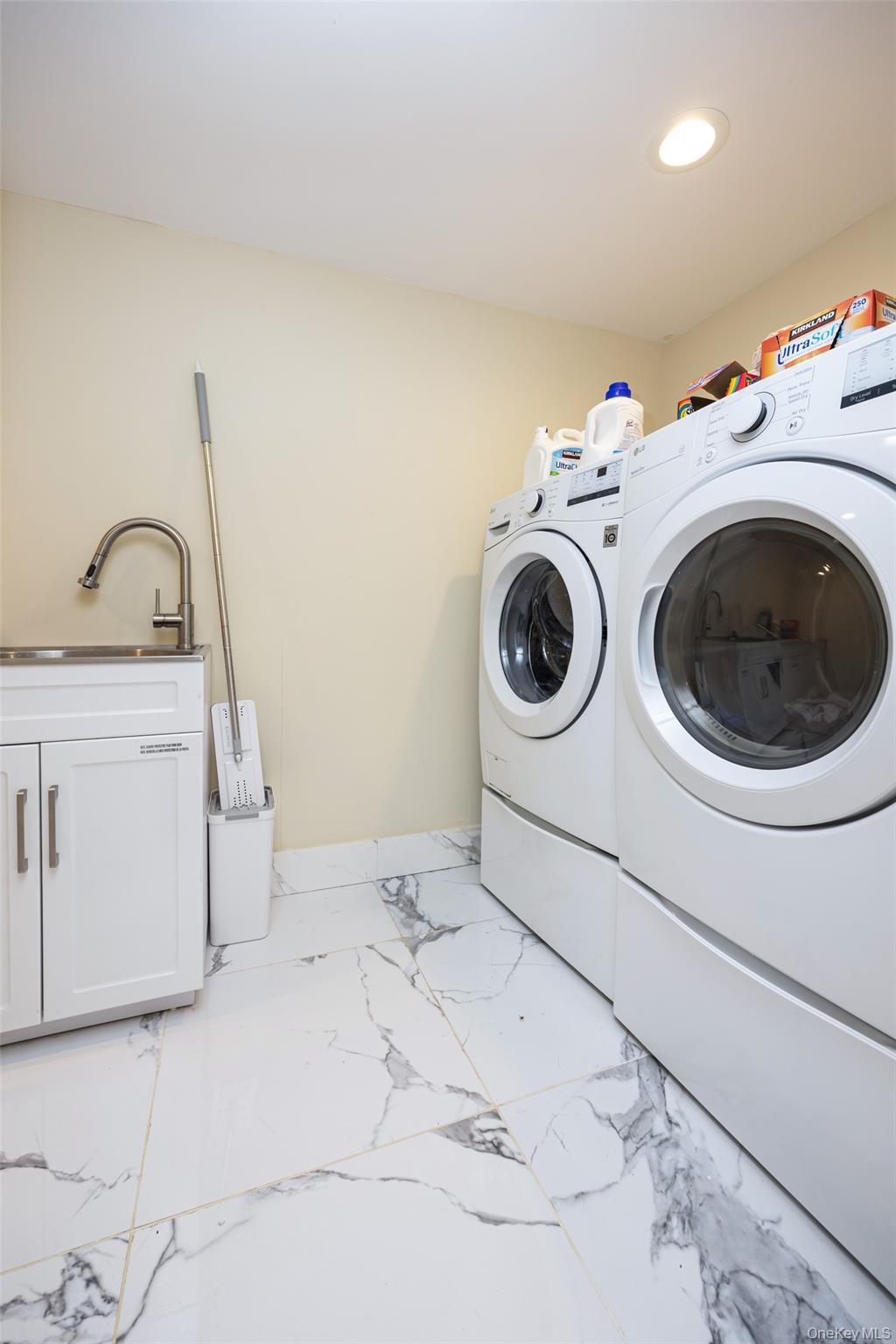 Single Family Baker Hill  Nassau County, NY 11023, MLS-893616-26