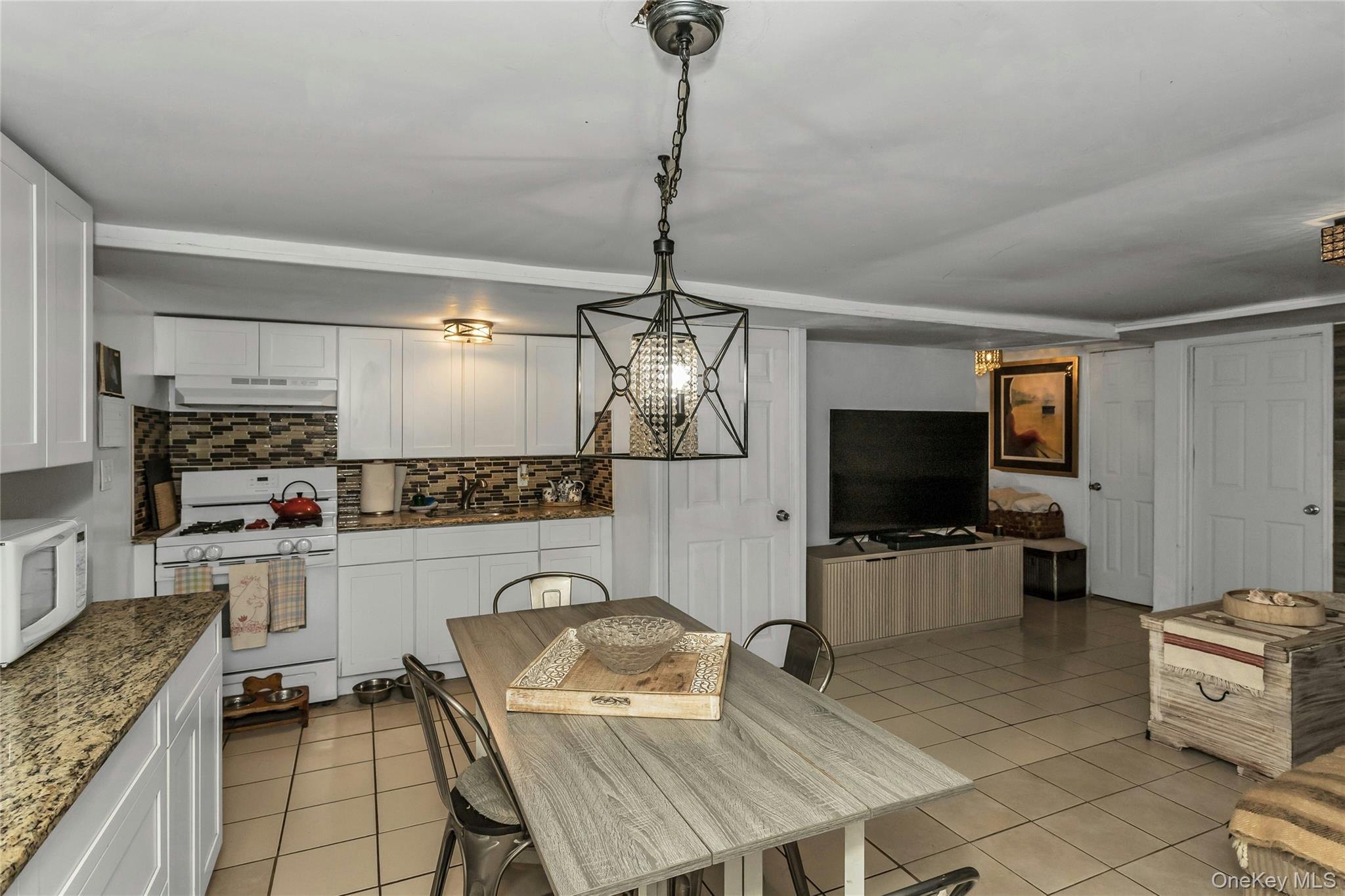 Single Family Hollywood  Bronx, NY 10465, MLS-893629-10