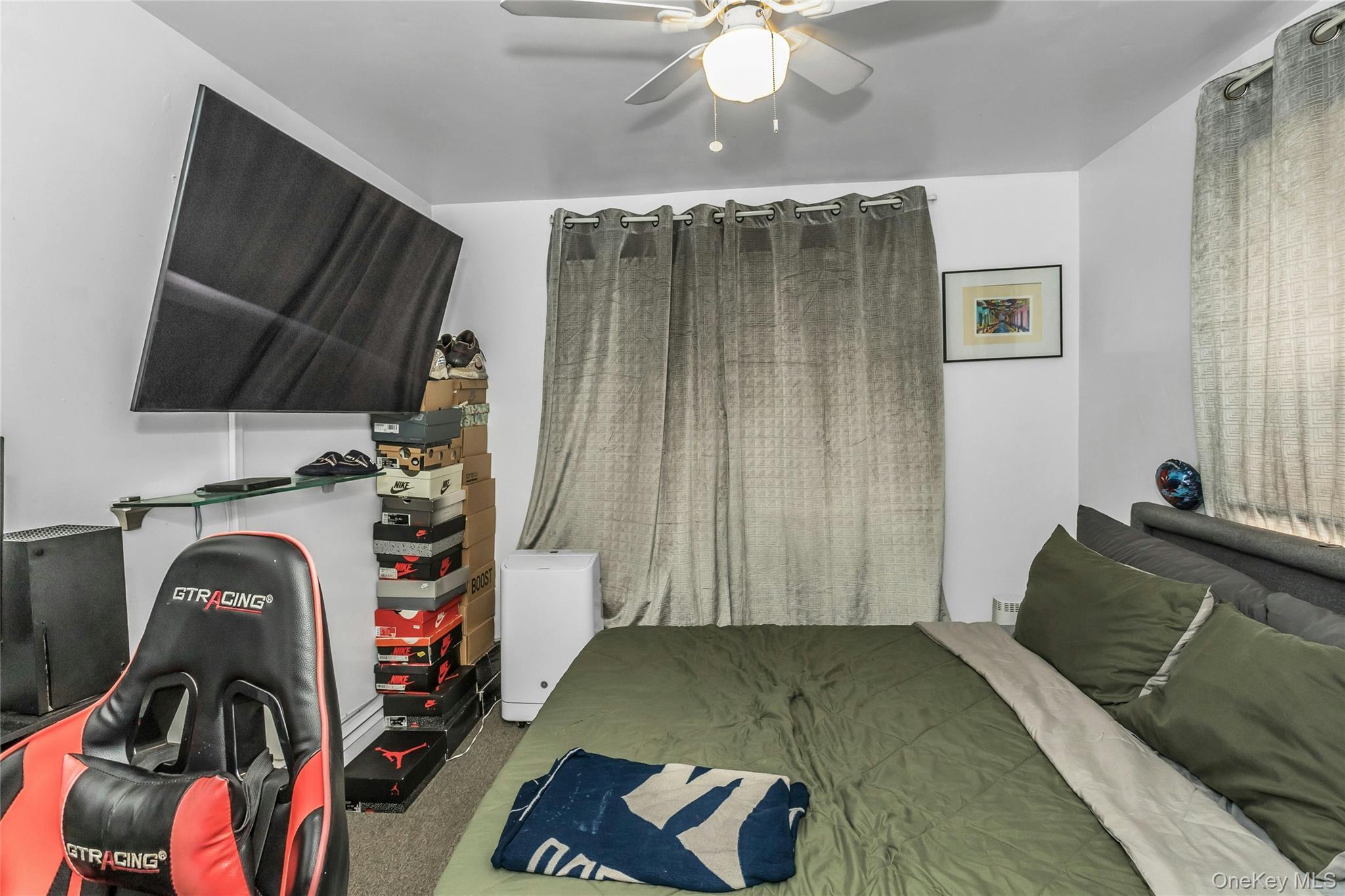 Single Family Hollywood  Bronx, NY 10465, MLS-893629-23