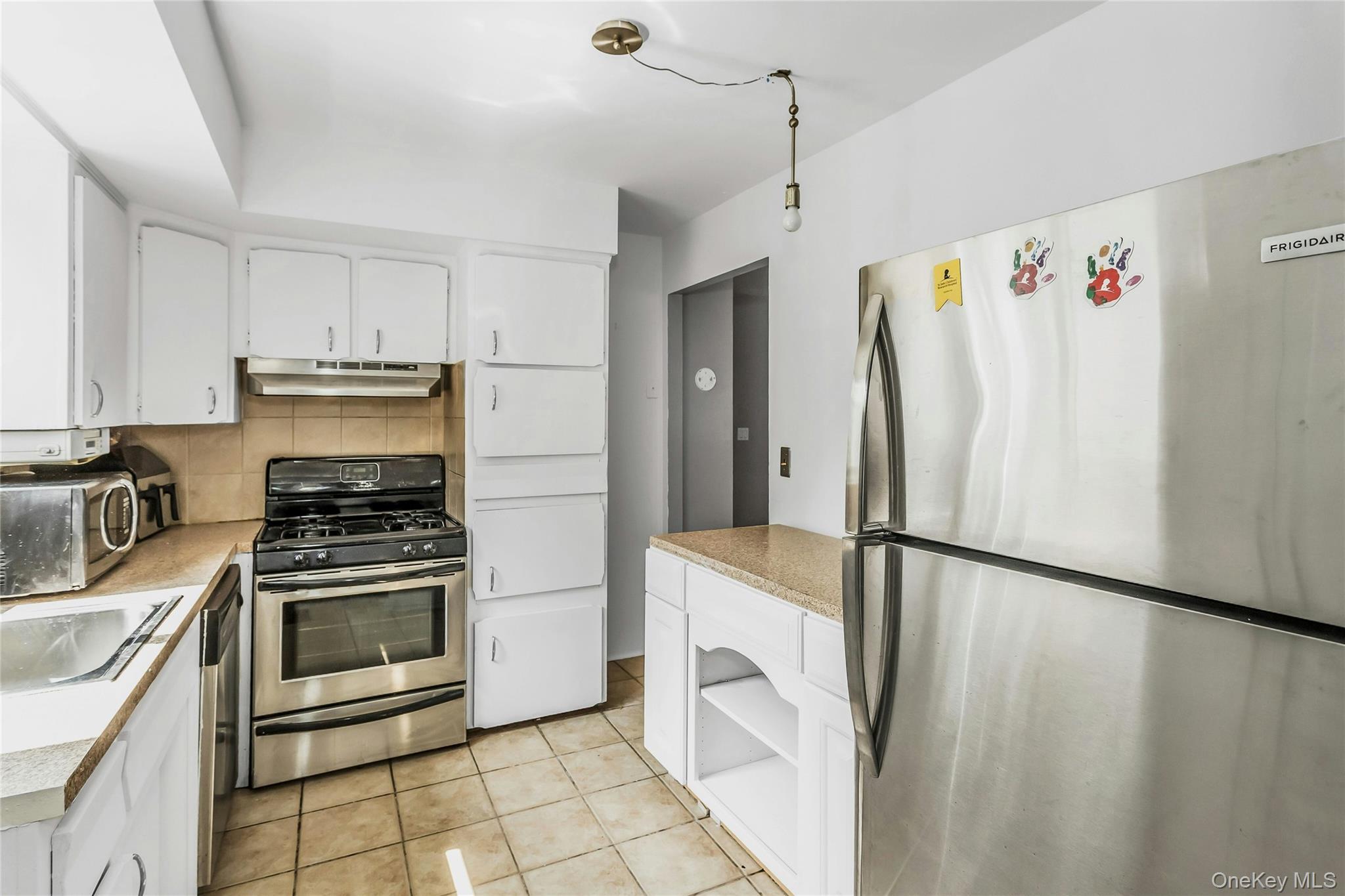 Single Family Hollywood  Bronx, NY 10465, MLS-893629-28