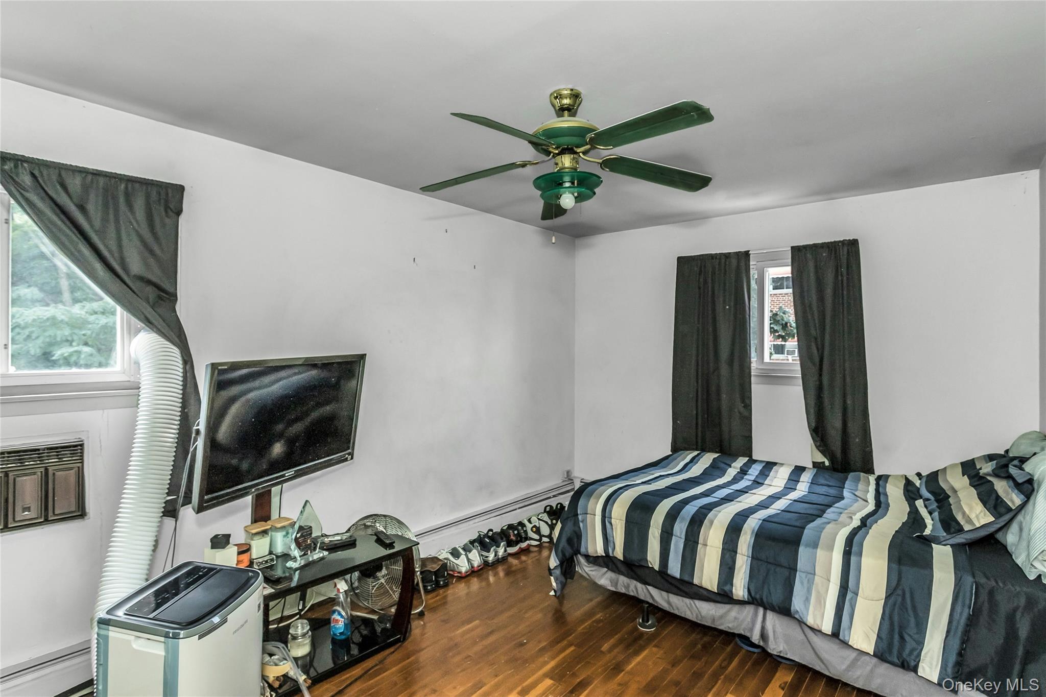 Single Family Hollywood  Bronx, NY 10465, MLS-893629-32