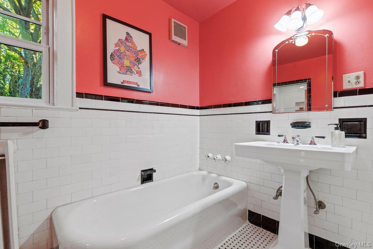 Single Family The Parkway Westchester County, NY 10543, MLS-893755-22