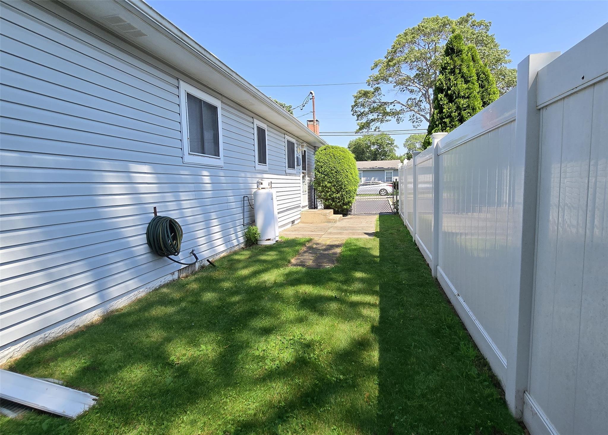 Single Family Helen Suffolk County, NY 11741, MLS-893830-3