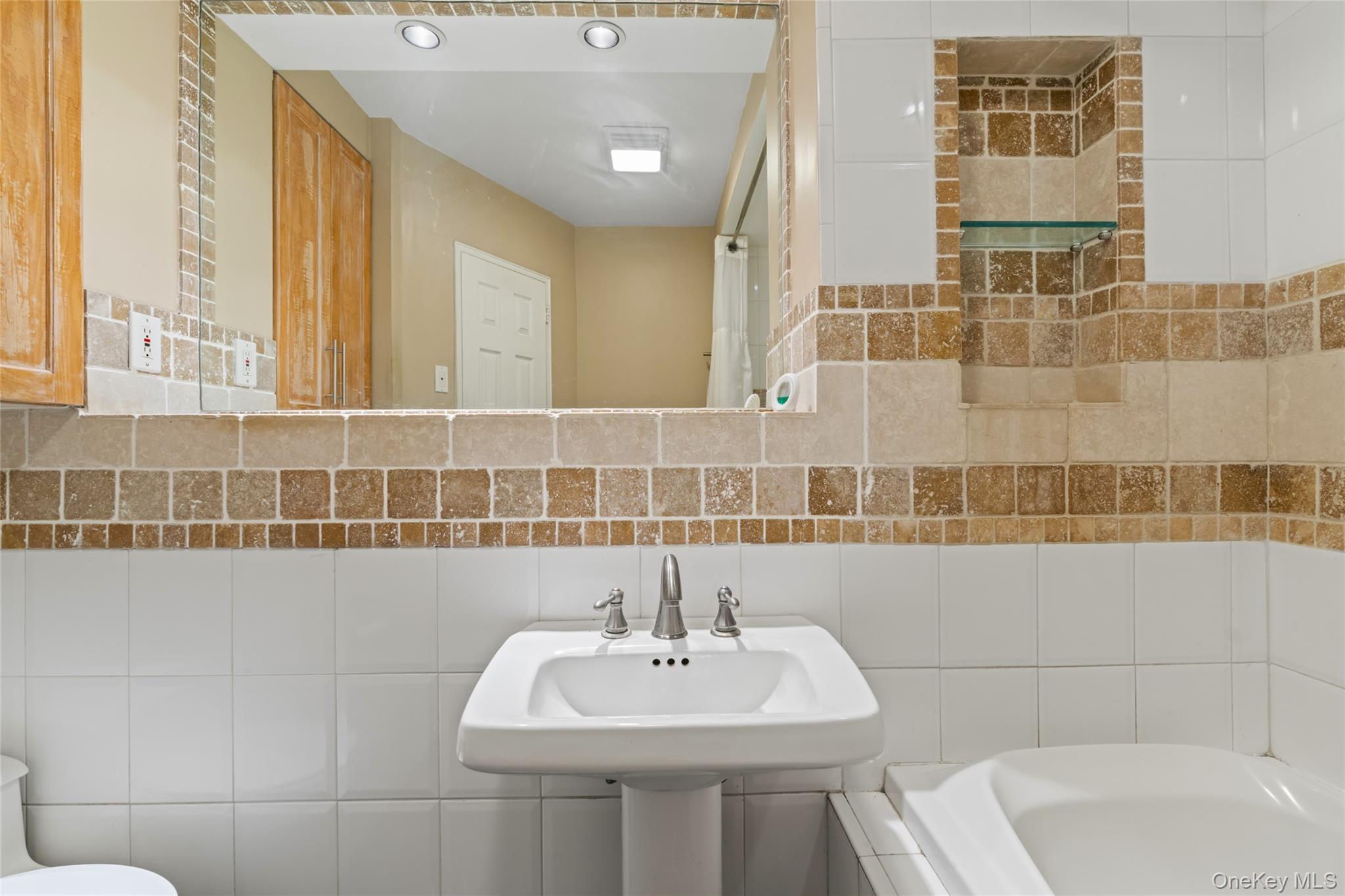 Single Family Durkee Suffolk County, NY 11772, MLS-893854-32