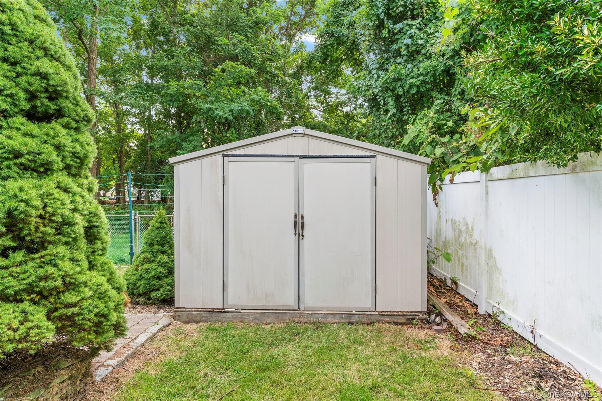 Single Family Durkee Suffolk County, NY 11772, MLS-893854-41