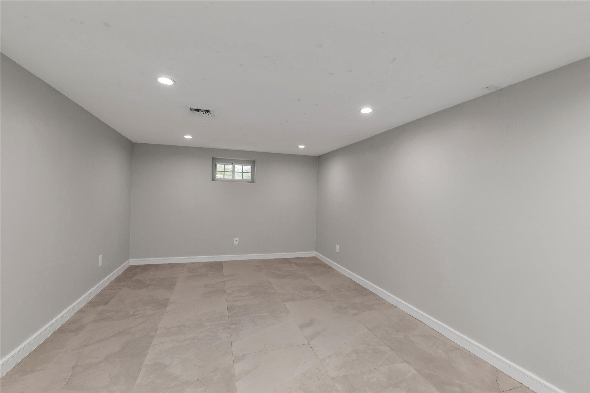 Single Family Bayview Nassau County, NY 11516, MLS-893875-25