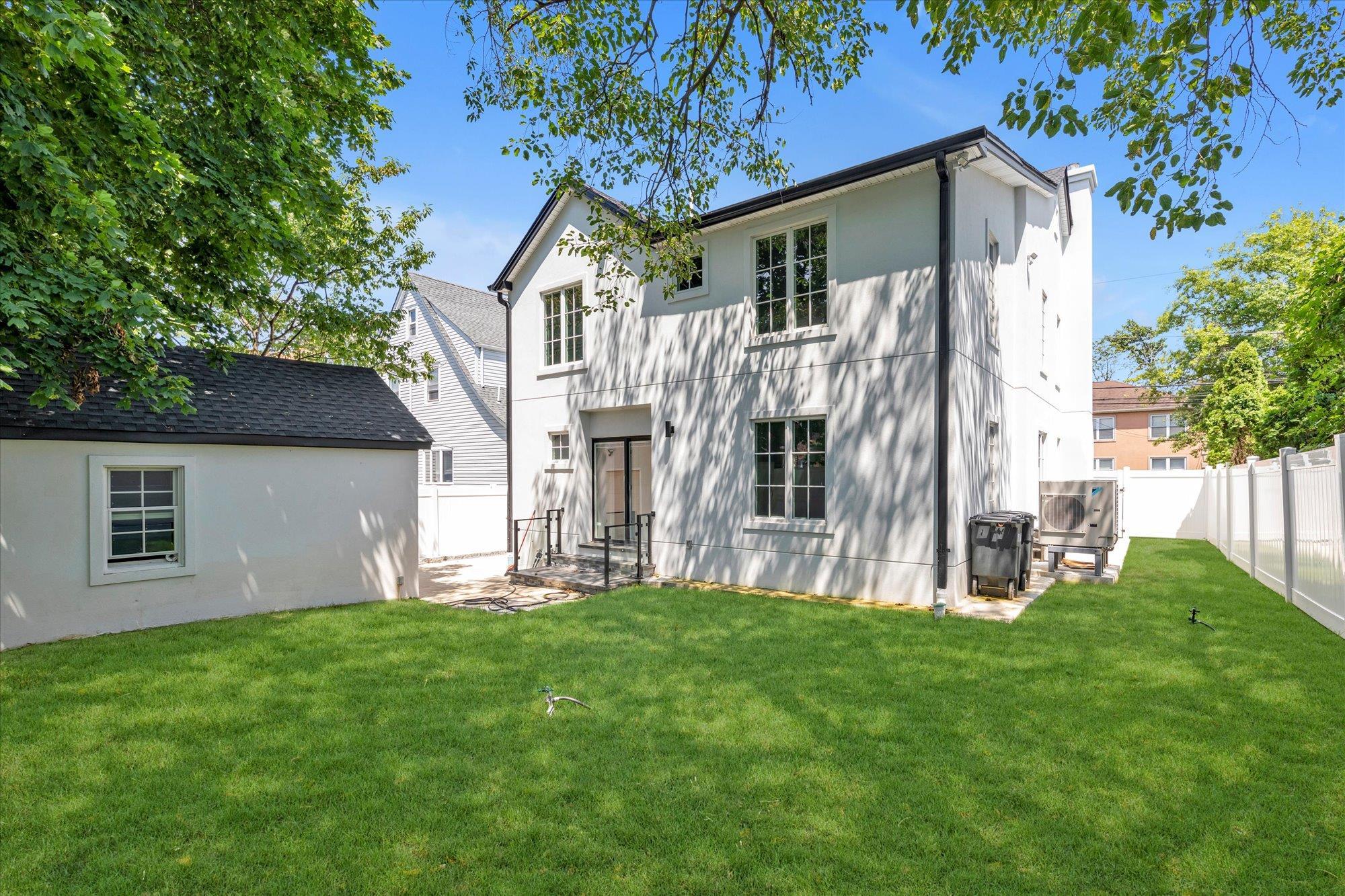 Single Family Bayview Nassau County, NY 11516, MLS-893875-27