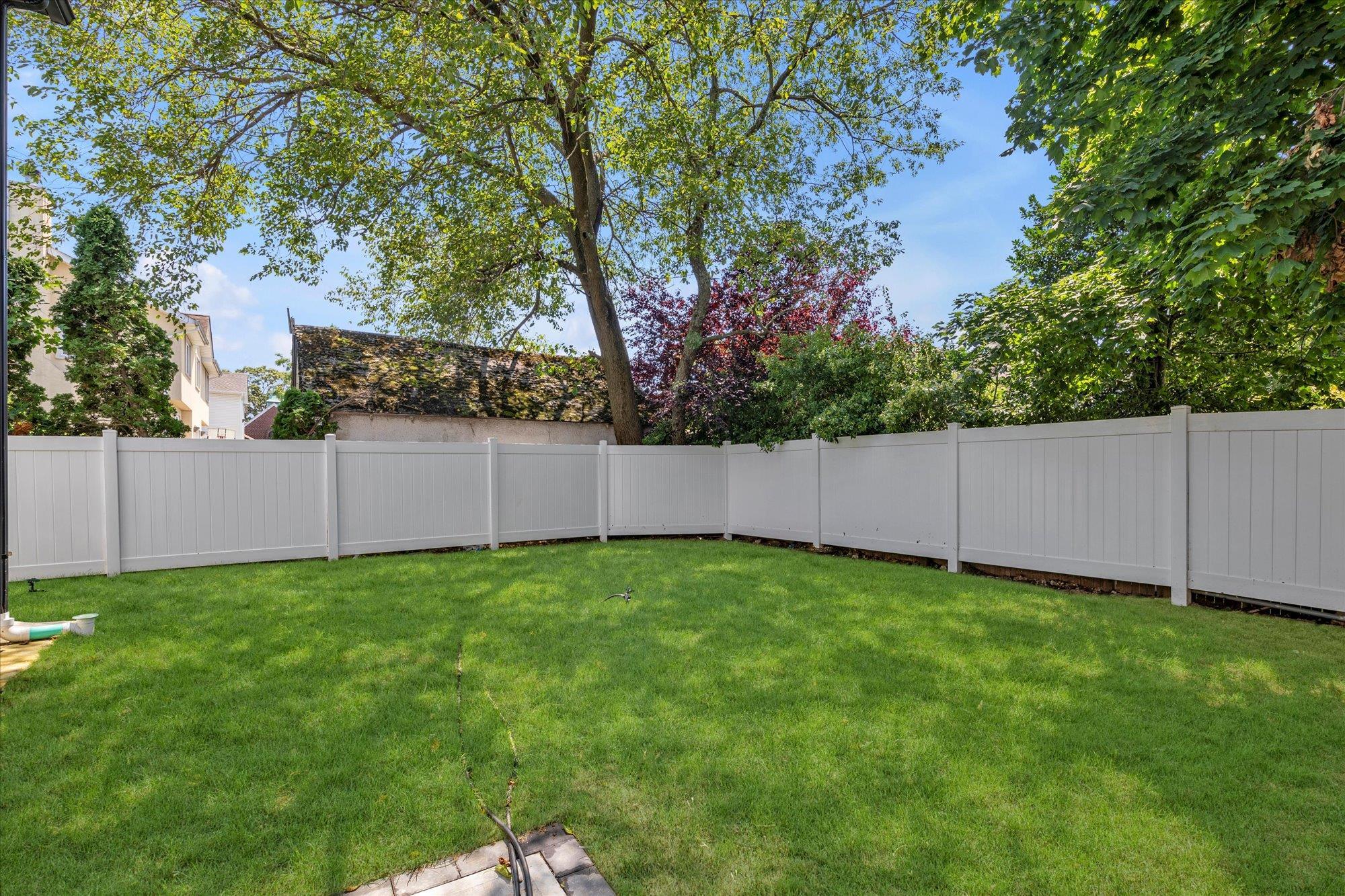 Single Family Bayview Nassau County, NY 11516, MLS-893875-28