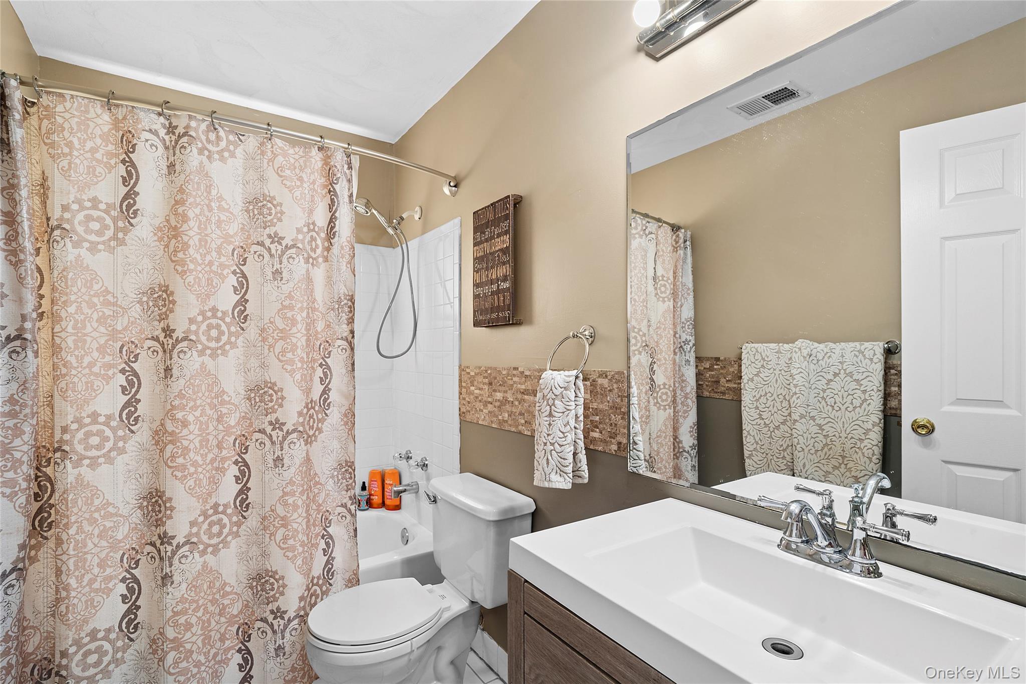 Single Family Windcrest  Suffolk County, NY 11949, MLS-893918-22