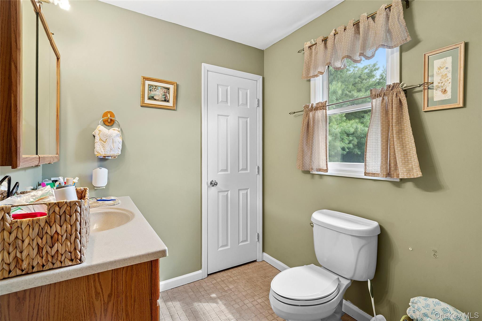 Single Family Windcrest  Suffolk County, NY 11949, MLS-893918-27