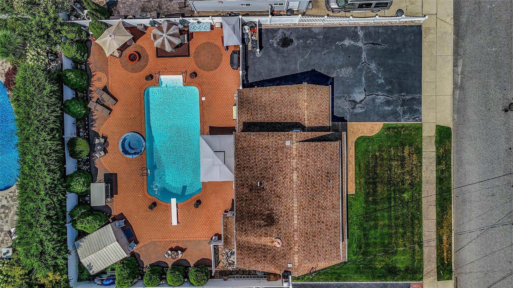 Single Family Alwick  Suffolk County, NY 11795, MLS-894032-28