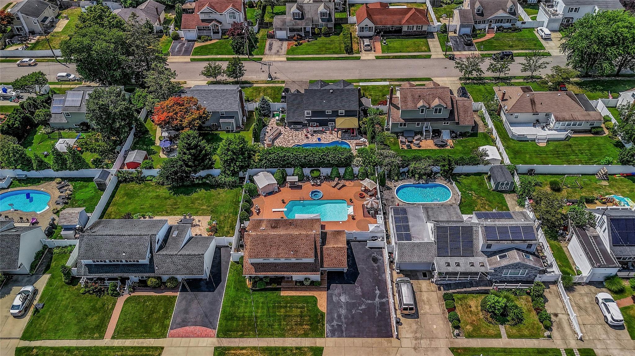 Single Family Alwick  Suffolk County, NY 11795, MLS-894032-32