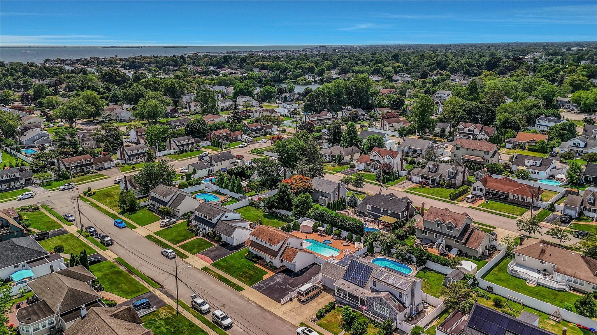 Single Family Alwick  Suffolk County, NY 11795, MLS-894032-33