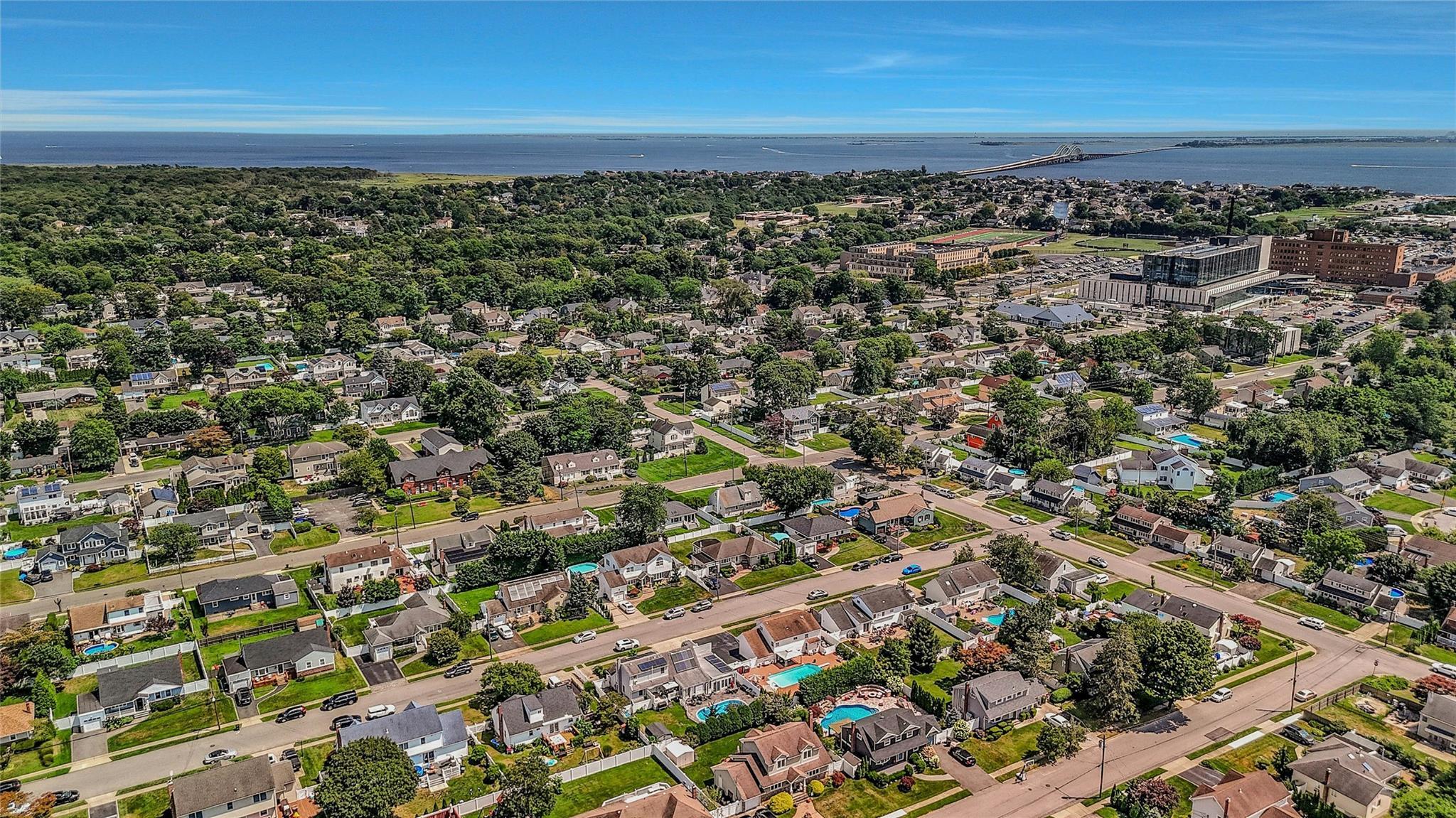 Single Family Alwick  Suffolk County, NY 11795, MLS-894032-34