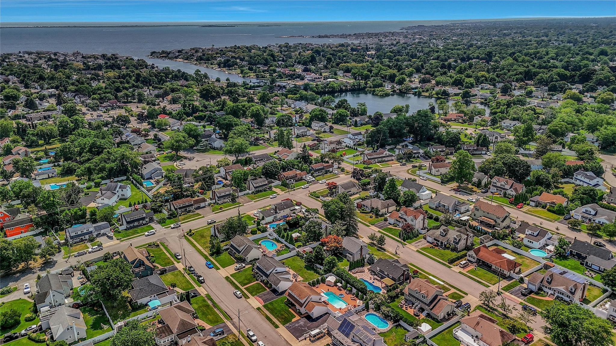 Single Family Alwick  Suffolk County, NY 11795, MLS-894032-37