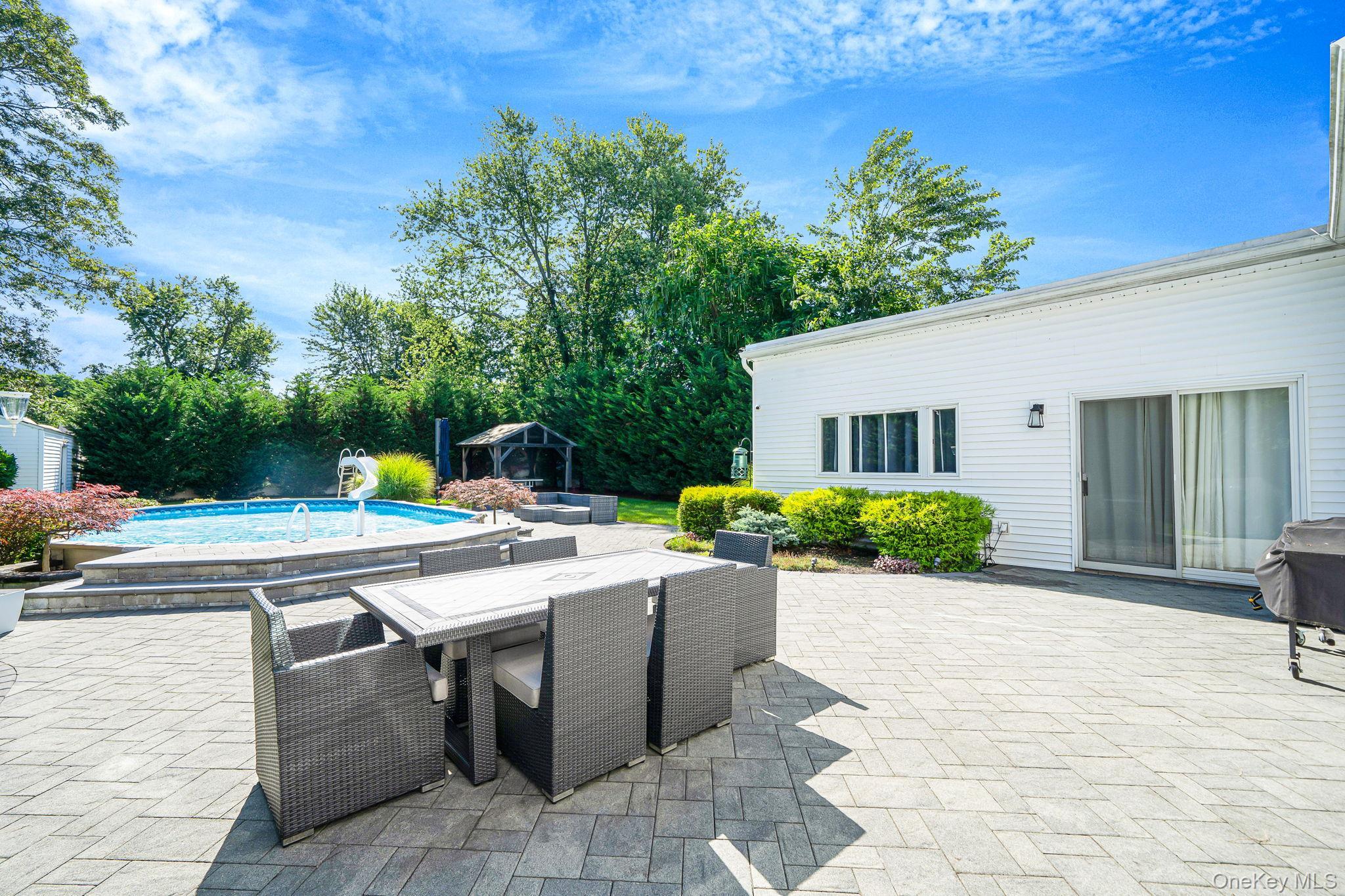 Single Family Selden  Suffolk County, NY 11720, MLS-894158-36