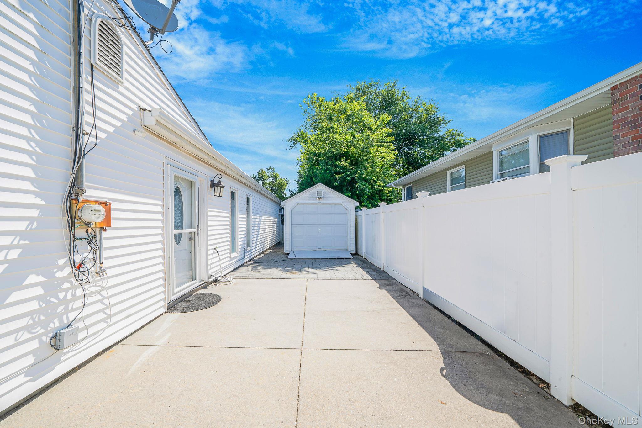 Single Family Selden  Suffolk County, NY 11720, MLS-894158-37