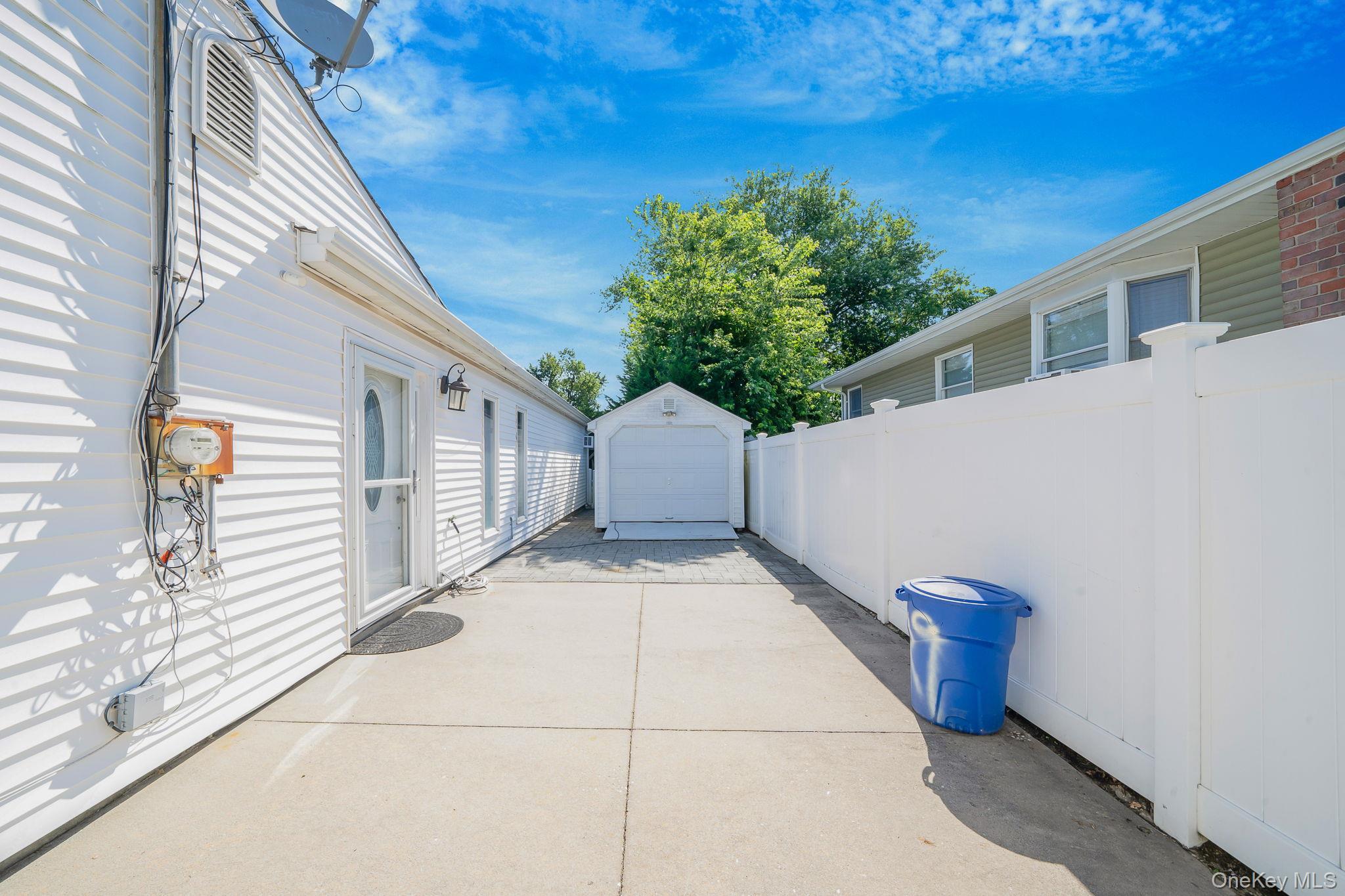 Single Family Selden  Suffolk County, NY 11720, MLS-894158-39