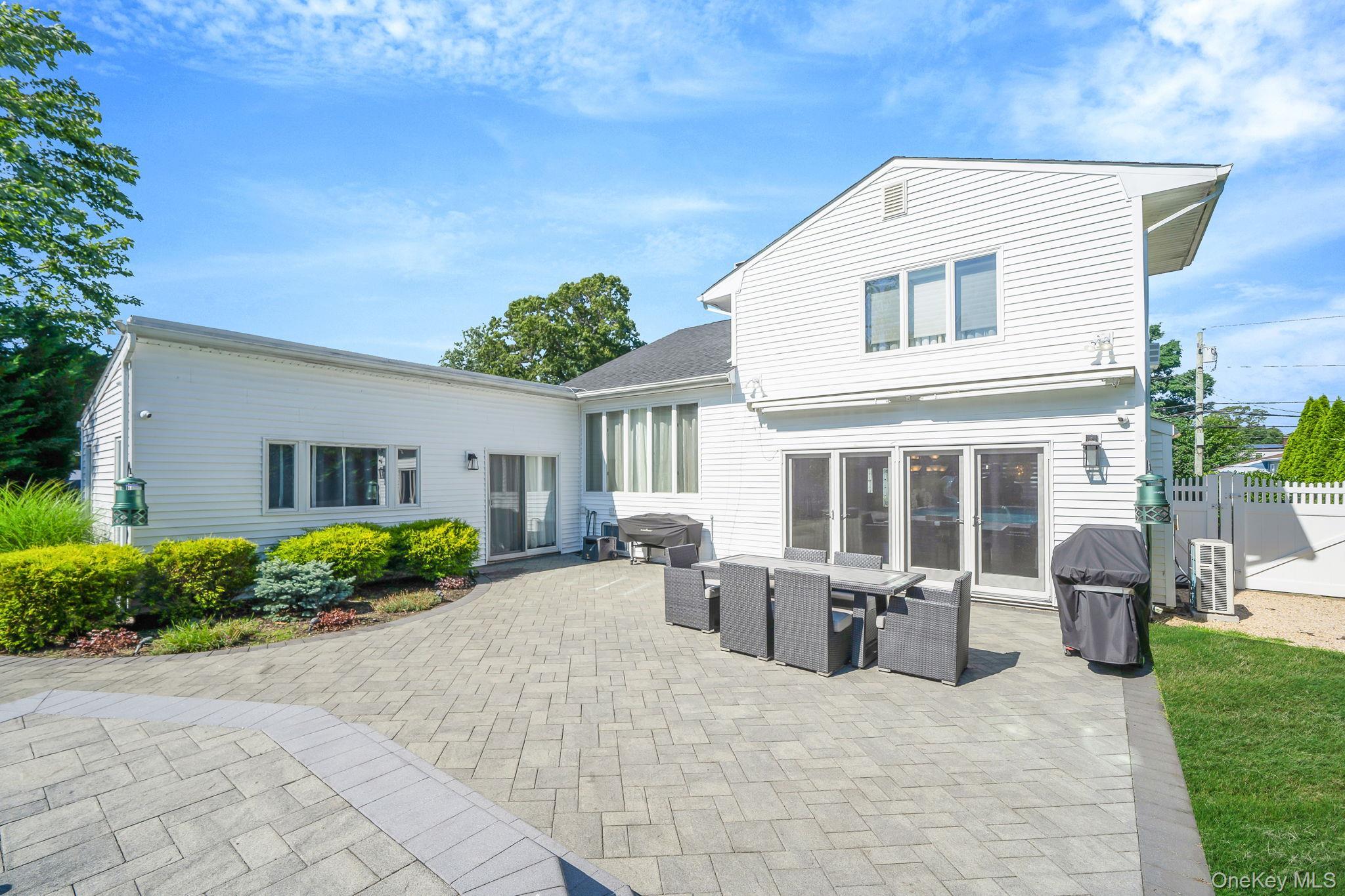 Single Family Selden  Suffolk County, NY 11720, MLS-894158-40