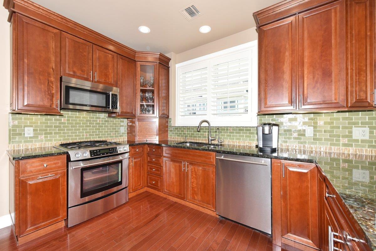 Condo Pacing  Nassau County, NY 11590, MLS-894256-13