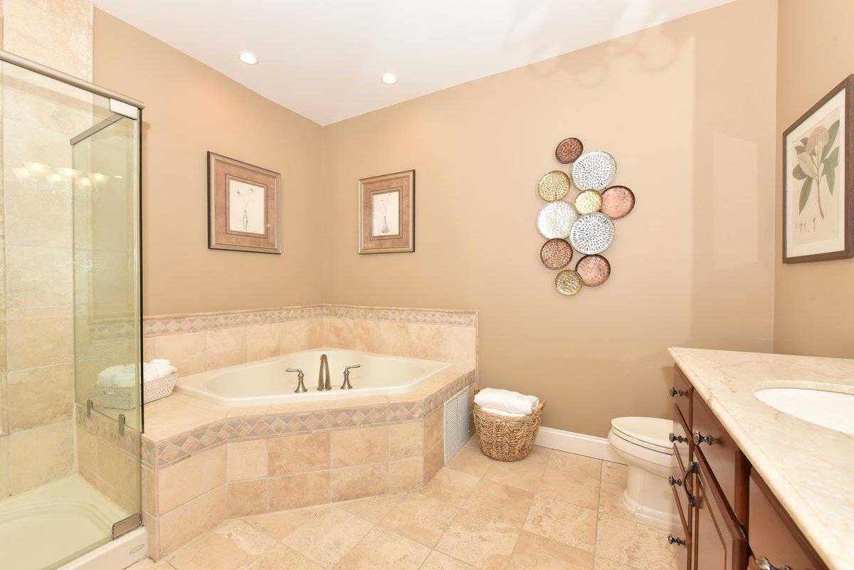 Condo Pacing  Nassau County, NY 11590, MLS-894256-22