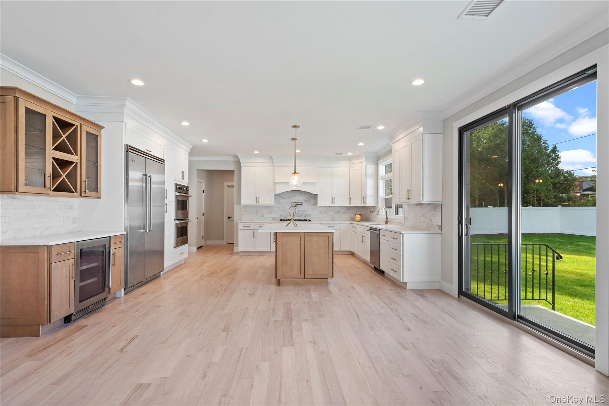 Single Family Westchester Nassau County, NY 11753, MLS-894303-17