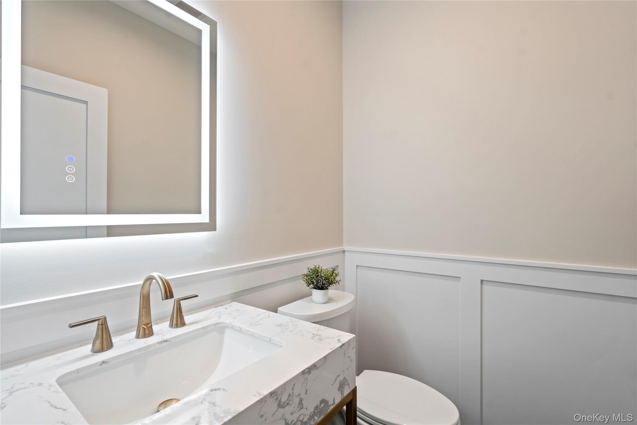 Single Family Westchester Nassau County, NY 11753, MLS-894303-22