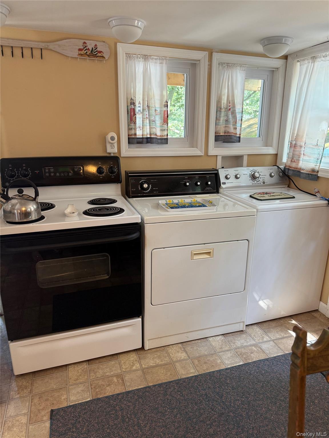 Single Family Woodcliff  Suffolk County, NY 11933, MLS-894337-35