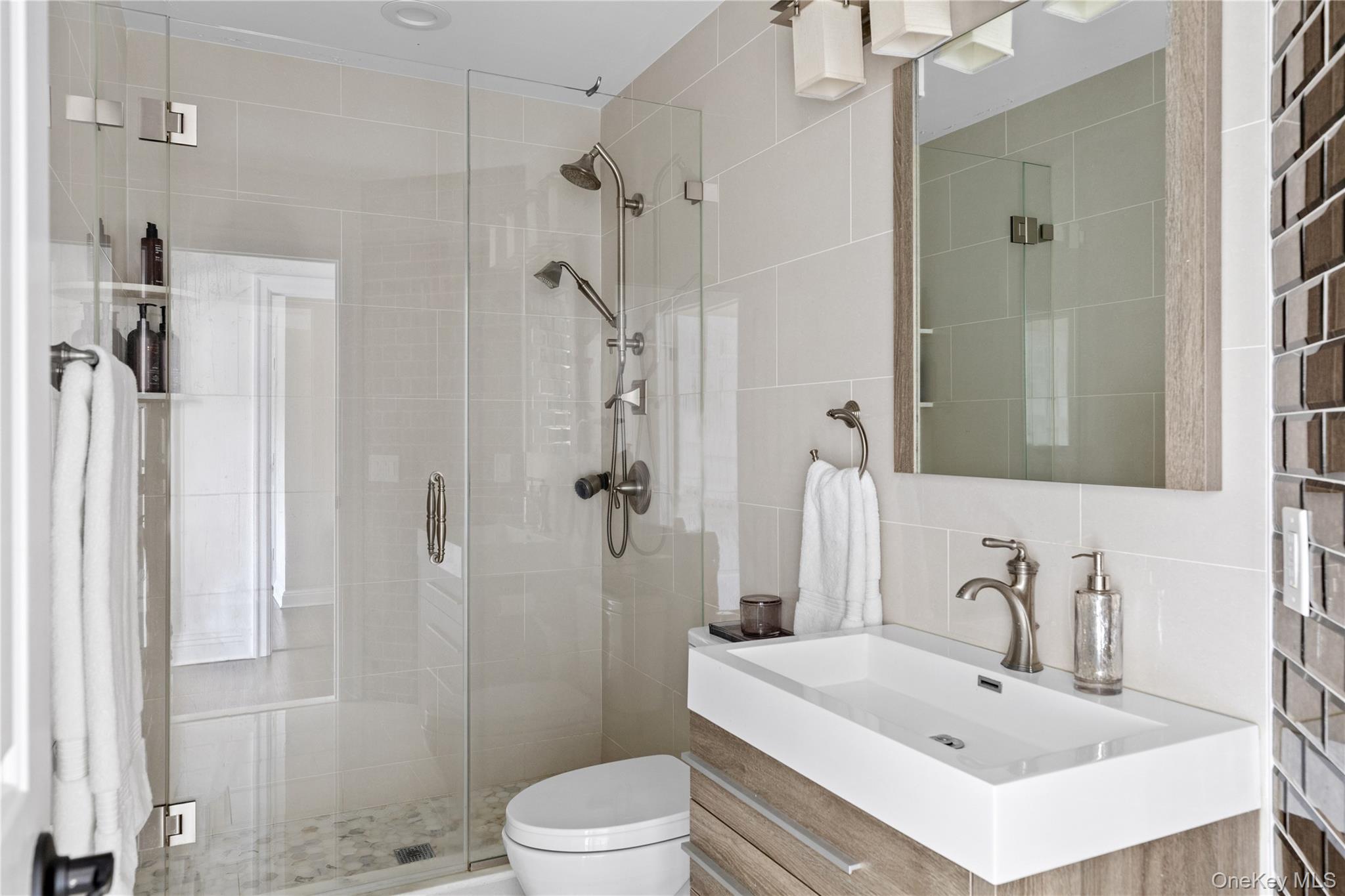 Single Family Legends Suffolk County, NY 11747, MLS-894338-29