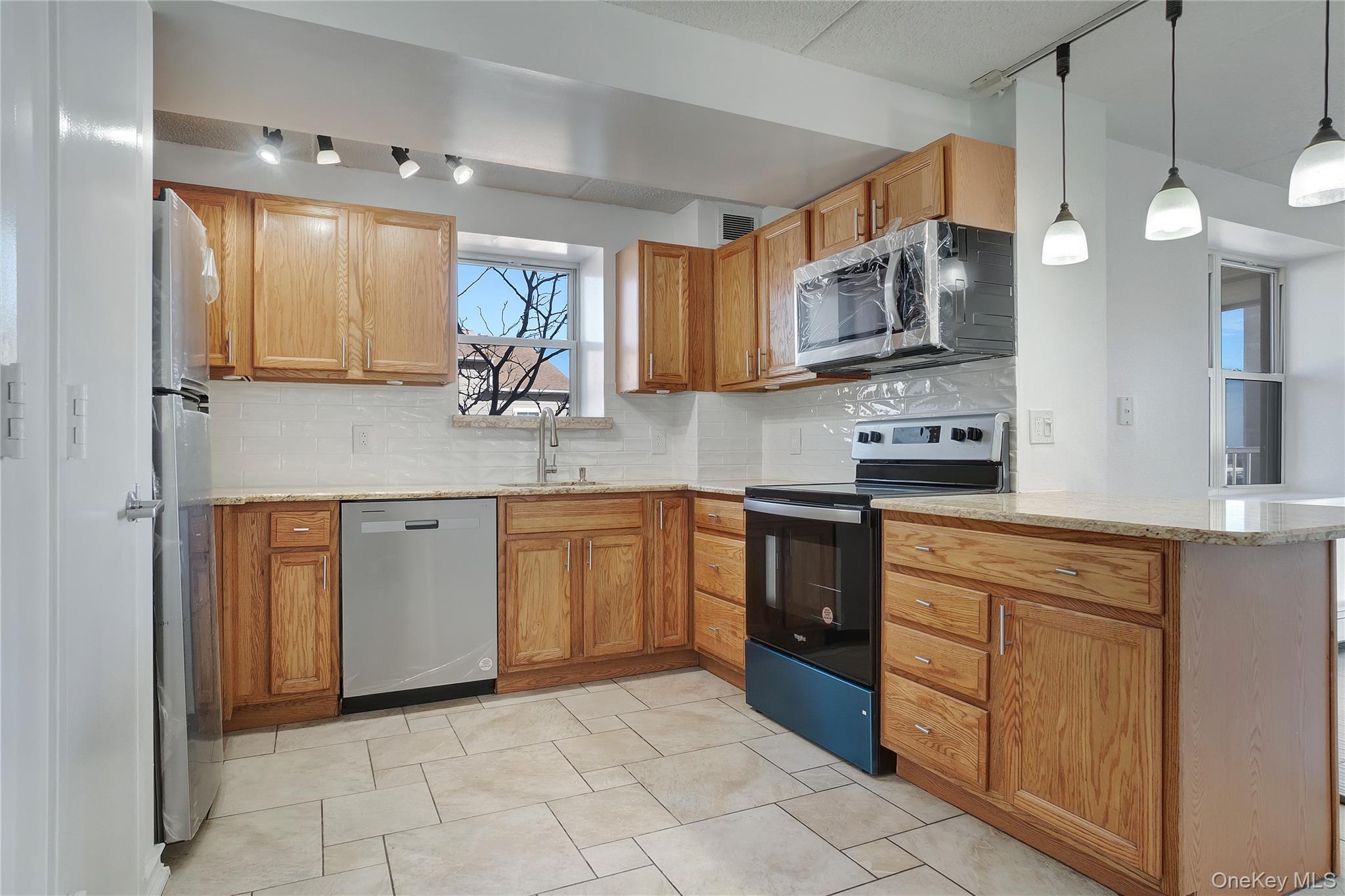 Condo Rockaway Beach  Queens, NY 11693, MLS-894365-10