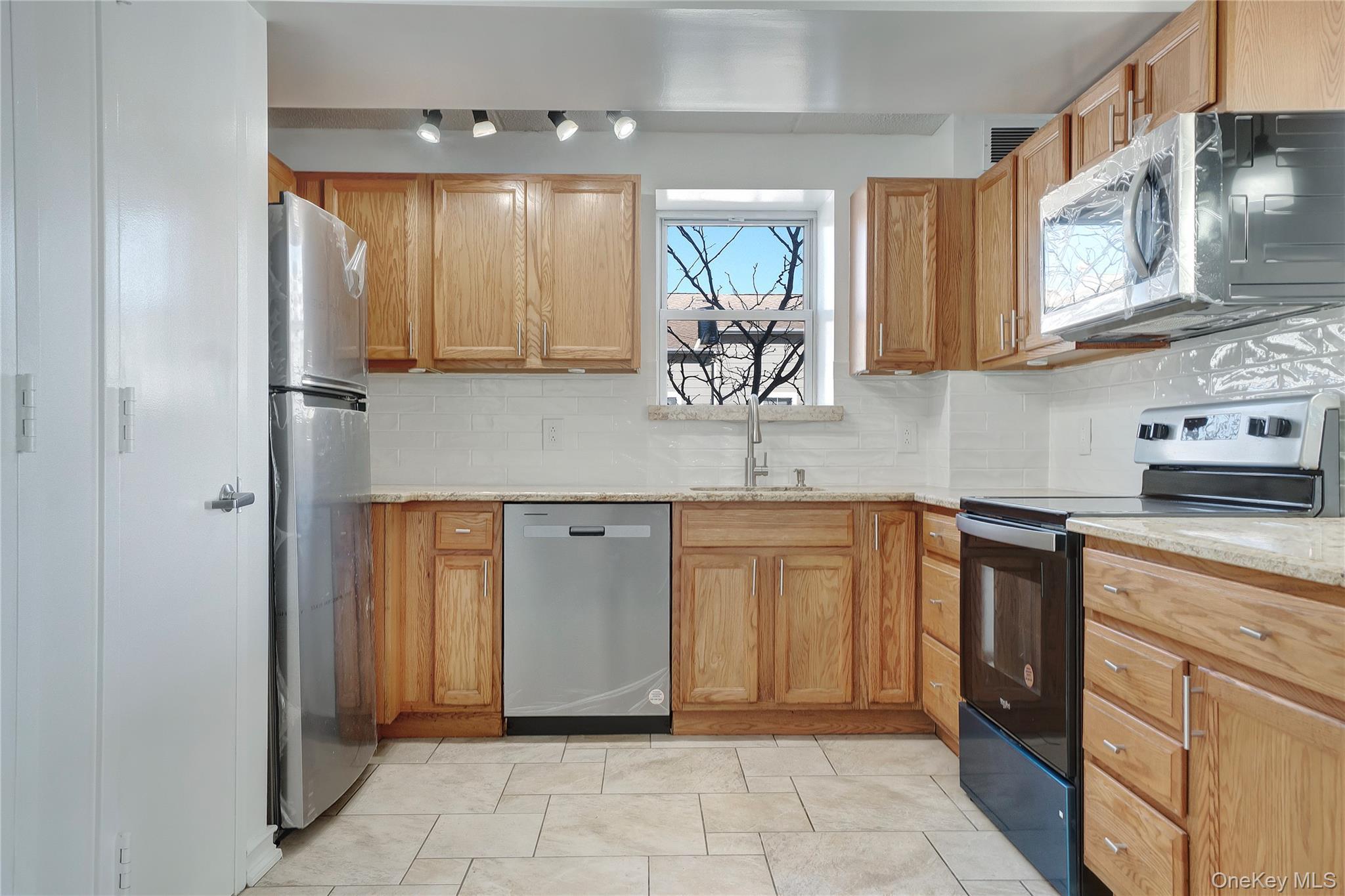 Condo Rockaway Beach  Queens, NY 11693, MLS-894365-8