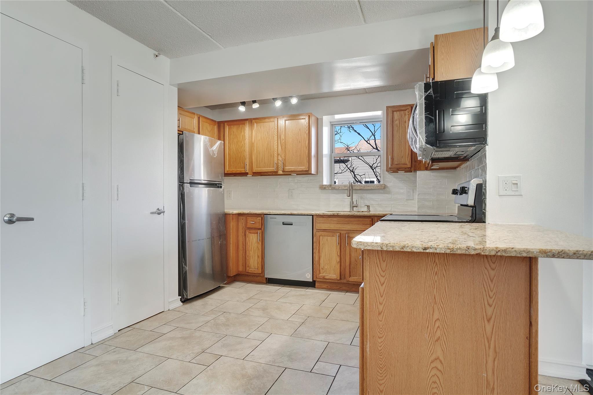 Condo Rockaway Beach  Queens, NY 11693, MLS-894365-9