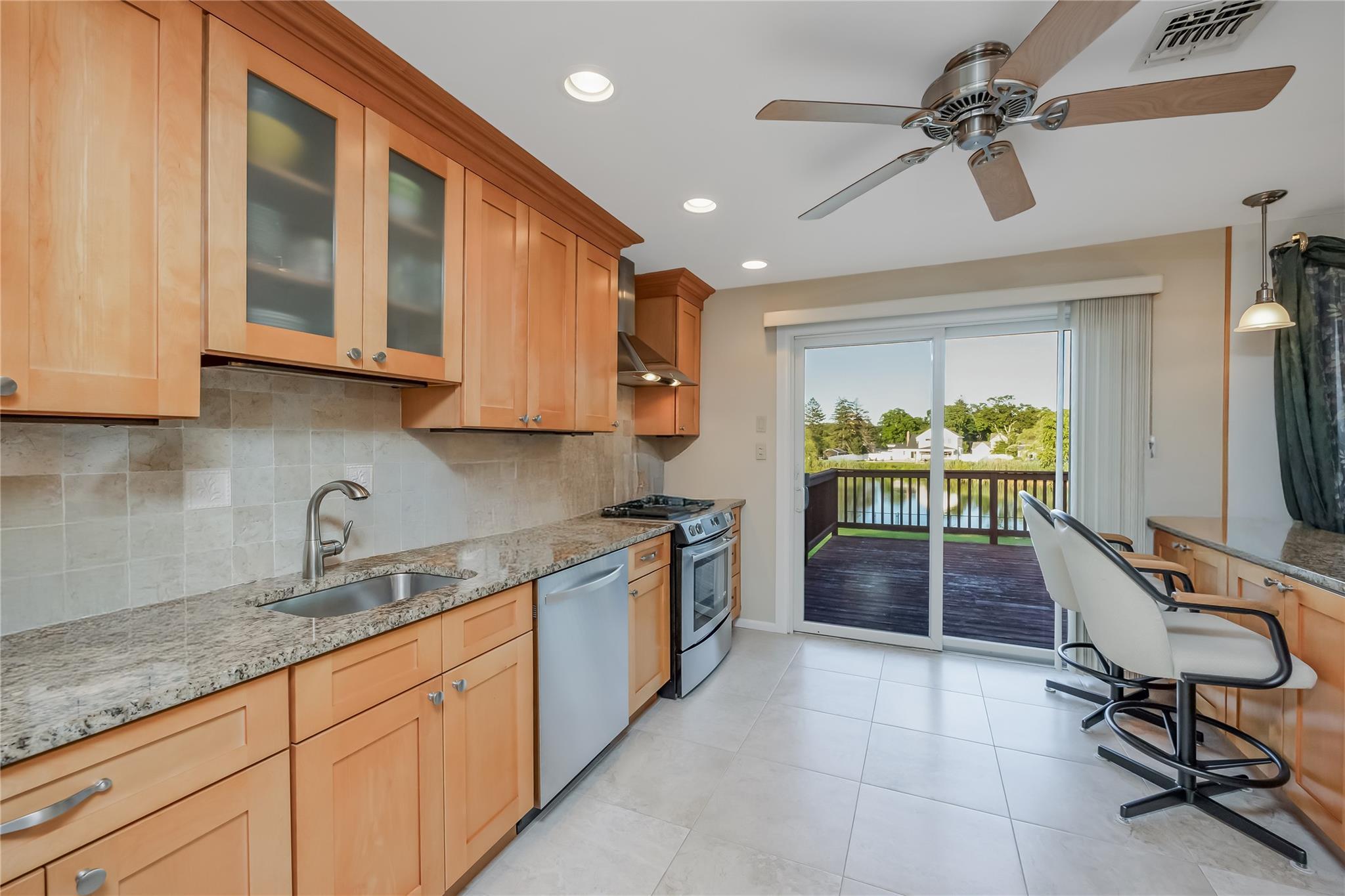 Single Family Cedar  Suffolk County, NY 11751, MLS-894403-4