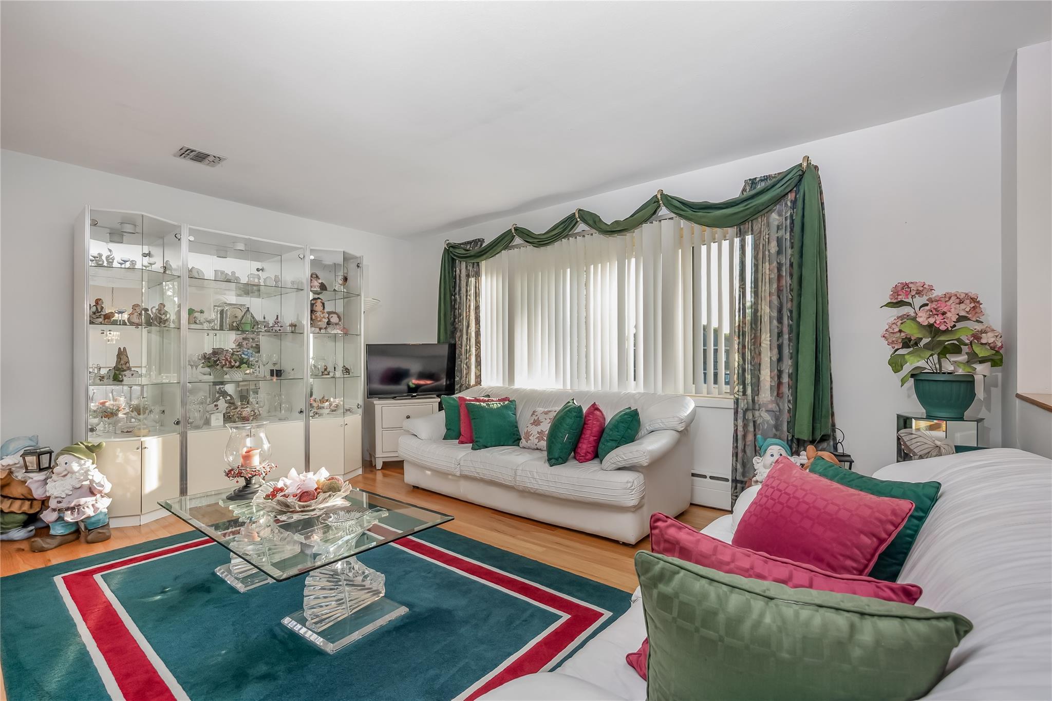 Single Family Cedar  Suffolk County, NY 11751, MLS-894403-8