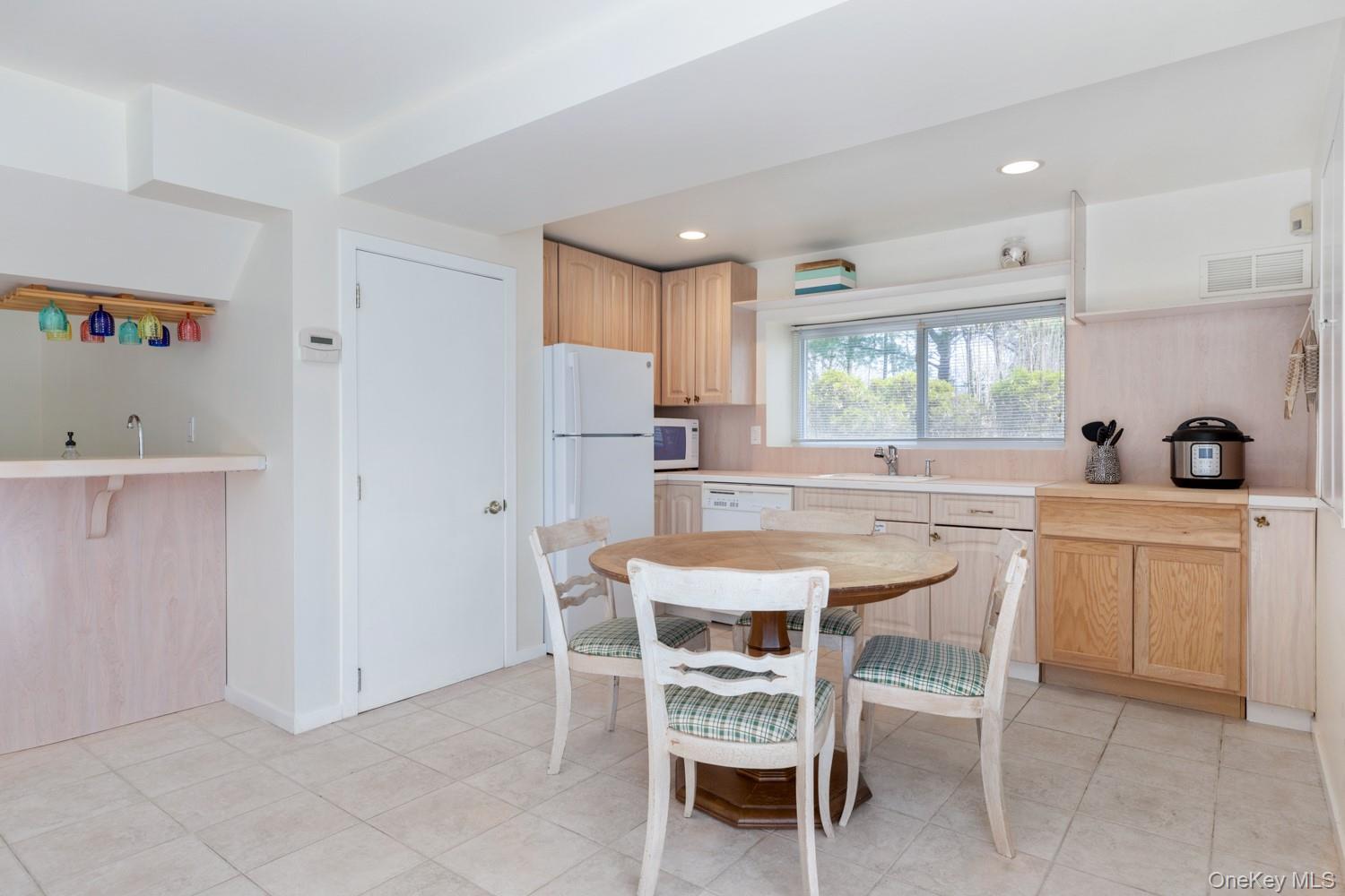 Single Family Douglas  Suffolk County, NY 11946, MLS-894485-26