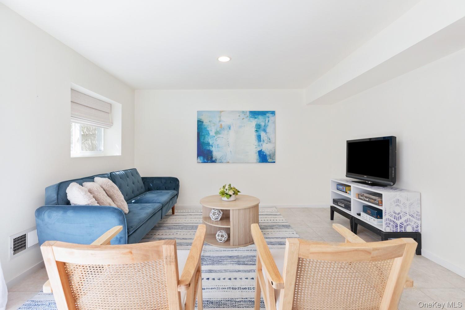 Single Family Douglas  Suffolk County, NY 11946, MLS-894485-27