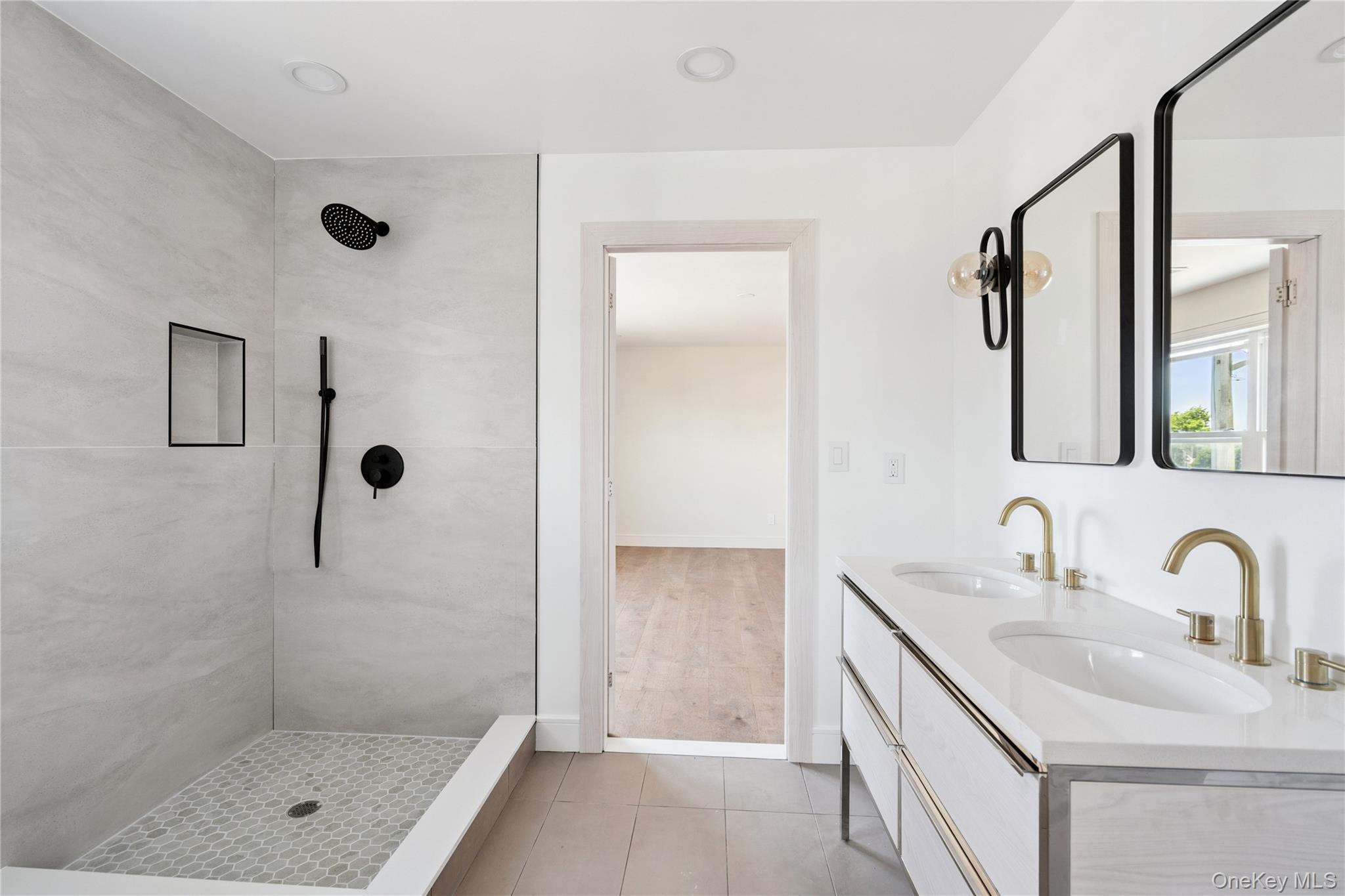 Single Family 9th  Suffolk County, NY 11757, MLS-894492-25