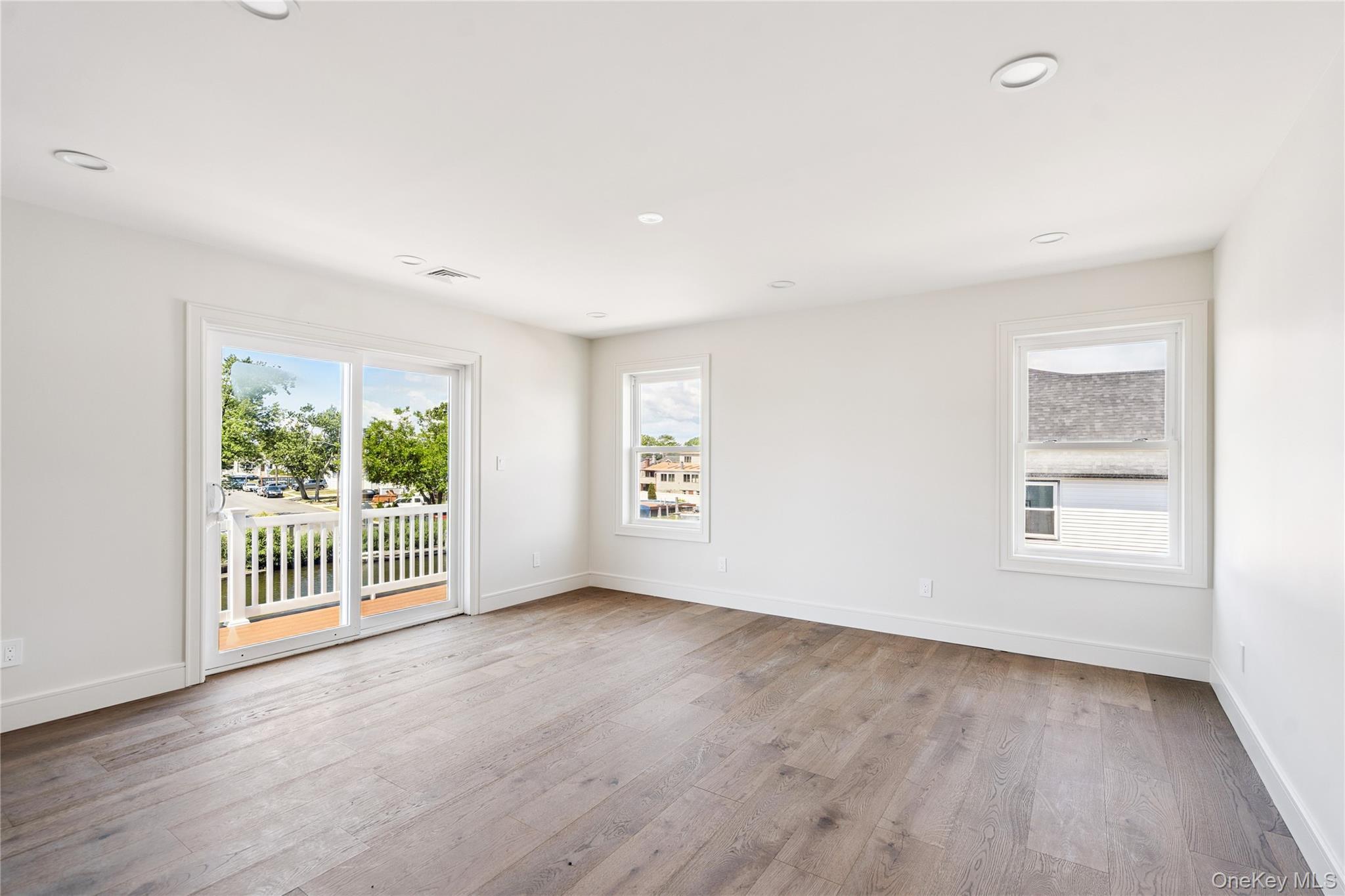 Single Family 9th  Suffolk County, NY 11757, MLS-894492-27