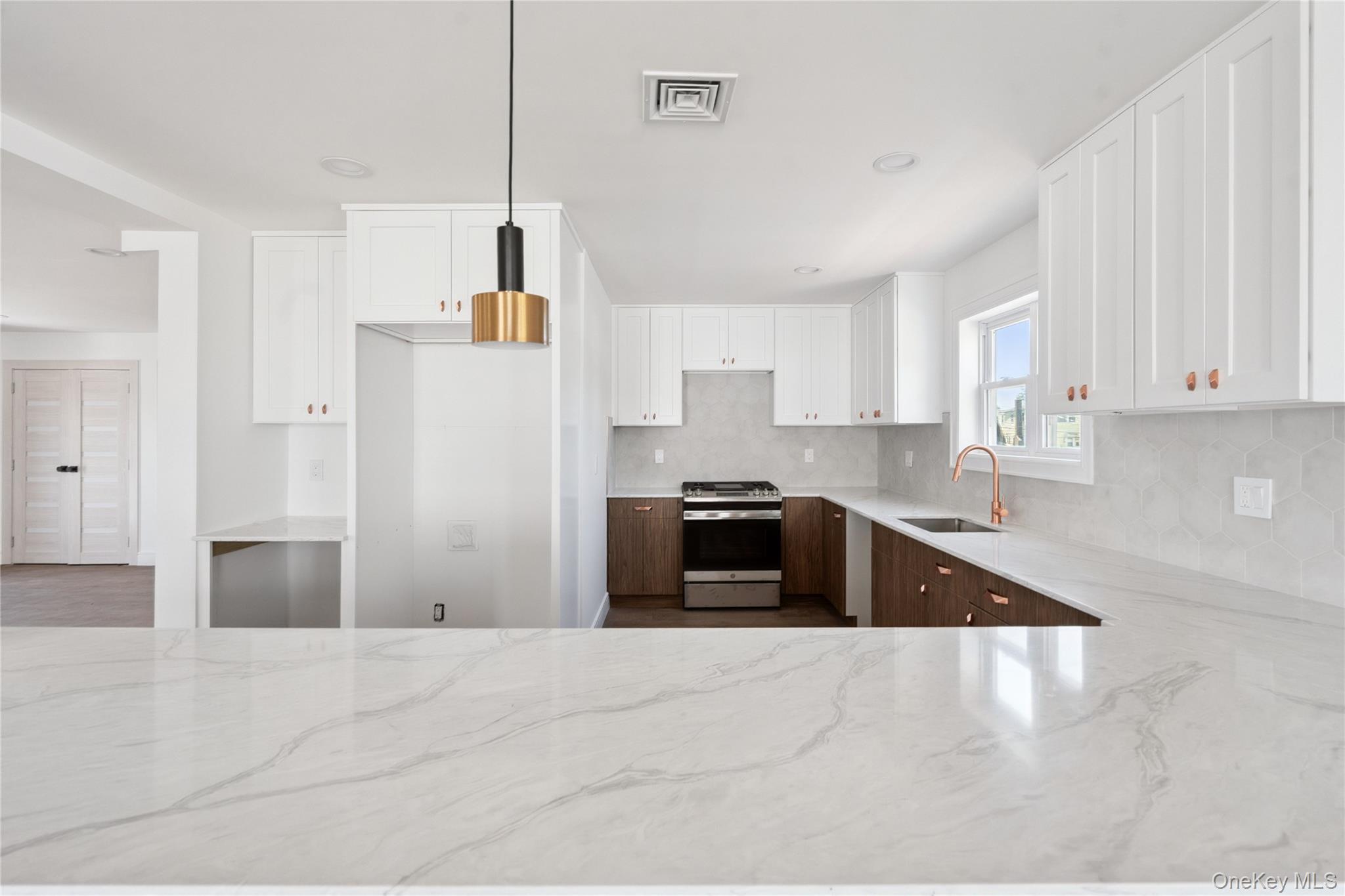 Single Family 9th  Suffolk County, NY 11757, MLS-894492-8