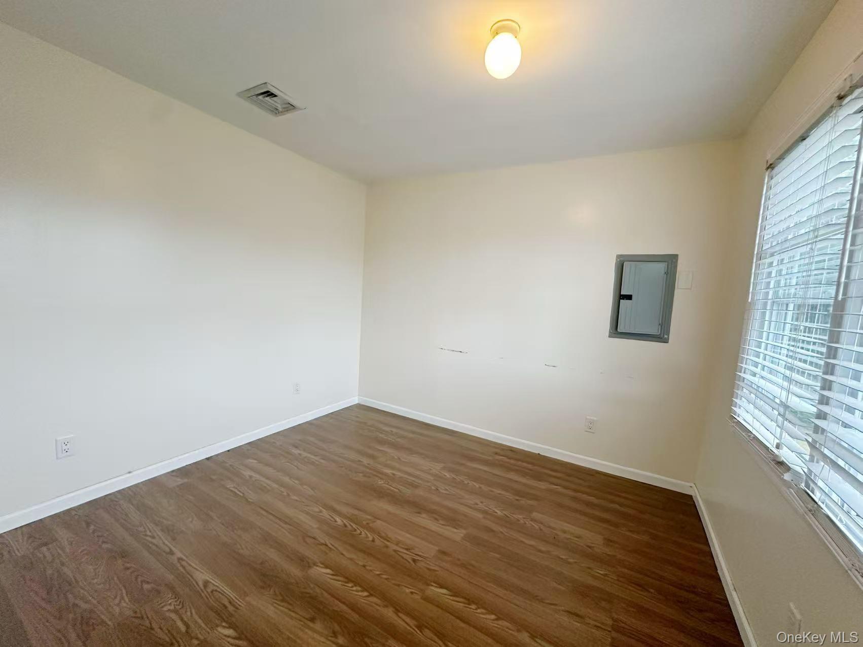 Single Family 29th  Suffolk County, NY 11757, MLS-894586-12