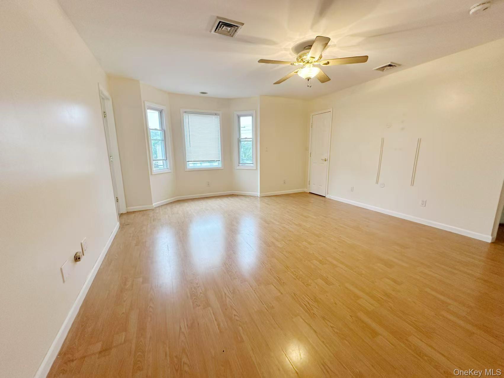 Single Family 29th  Suffolk County, NY 11757, MLS-894586-4